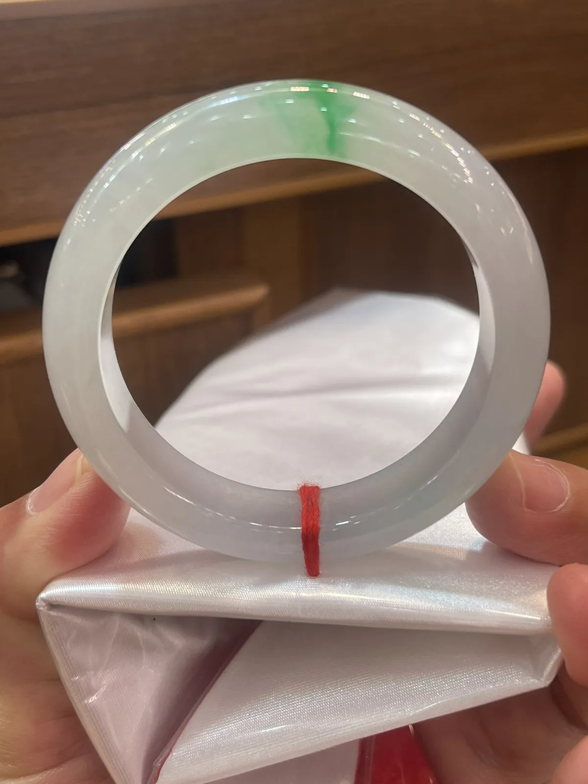 缅甸翡翠A货，正圈正阳绿富贵镯，上手效果非常棒，平平安安：健健康康