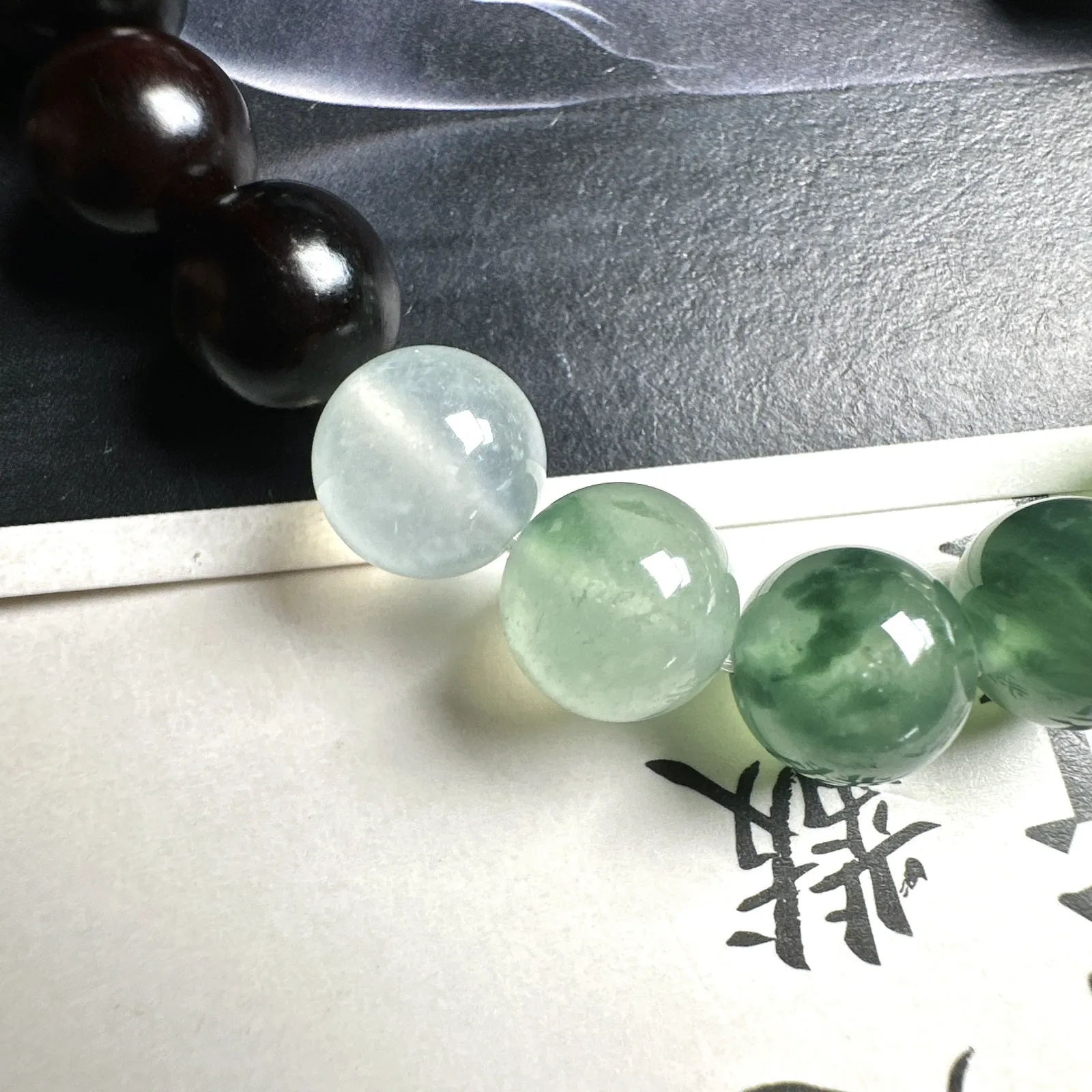 【网红料】冰飘花手串，半串，搭配小叶紫檀，上手佳品。