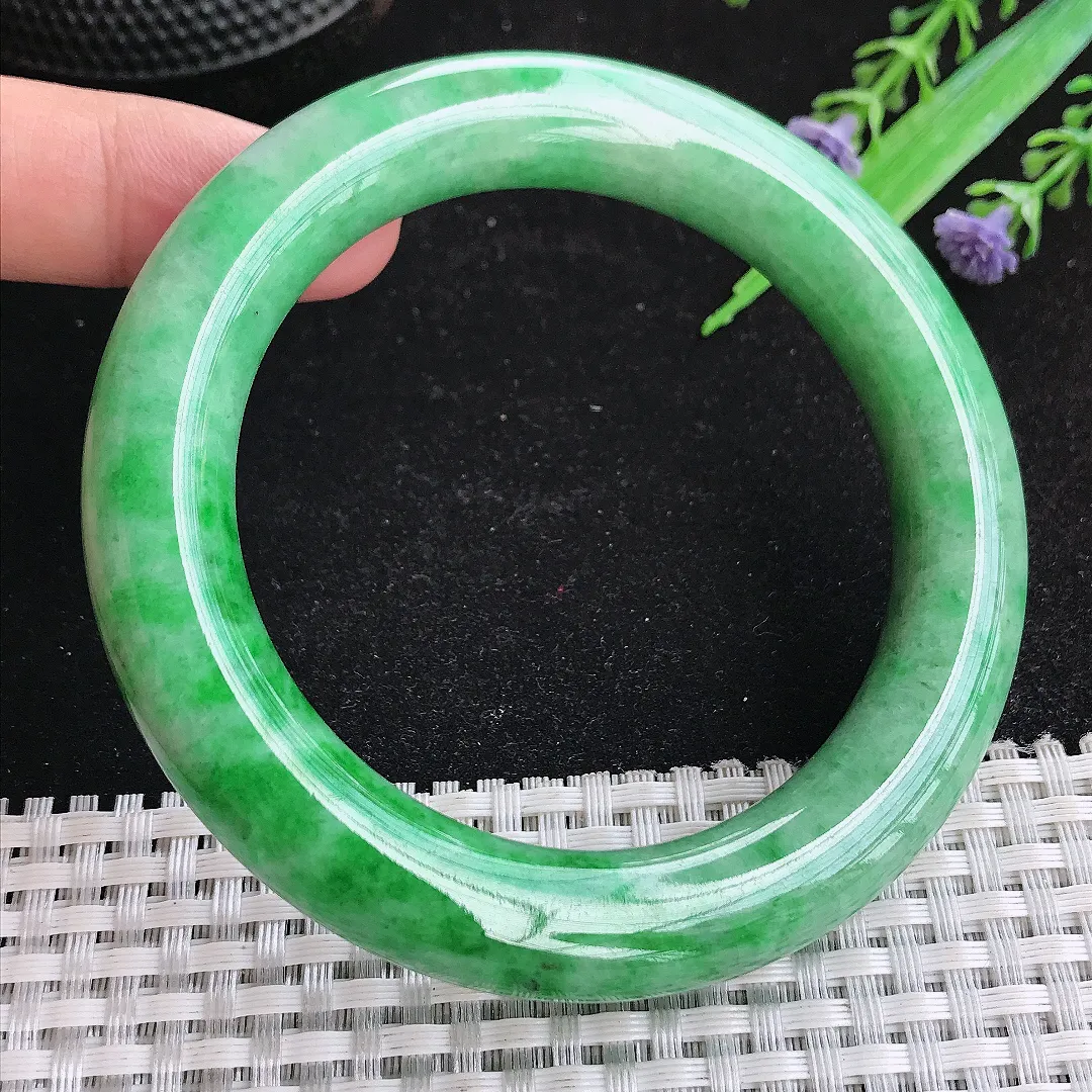 自然光59/11.4/12老坑精美温润辣绿圆条手镯玉镯百搭妈妈款