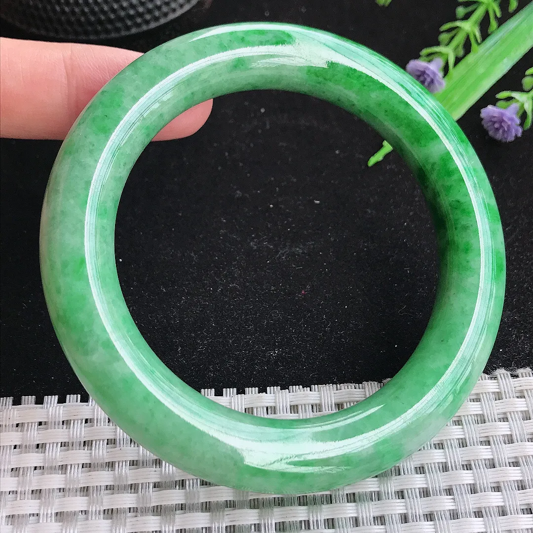 自然光59/11.4/12老坑精美温润辣绿圆条手镯玉镯百搭妈妈款