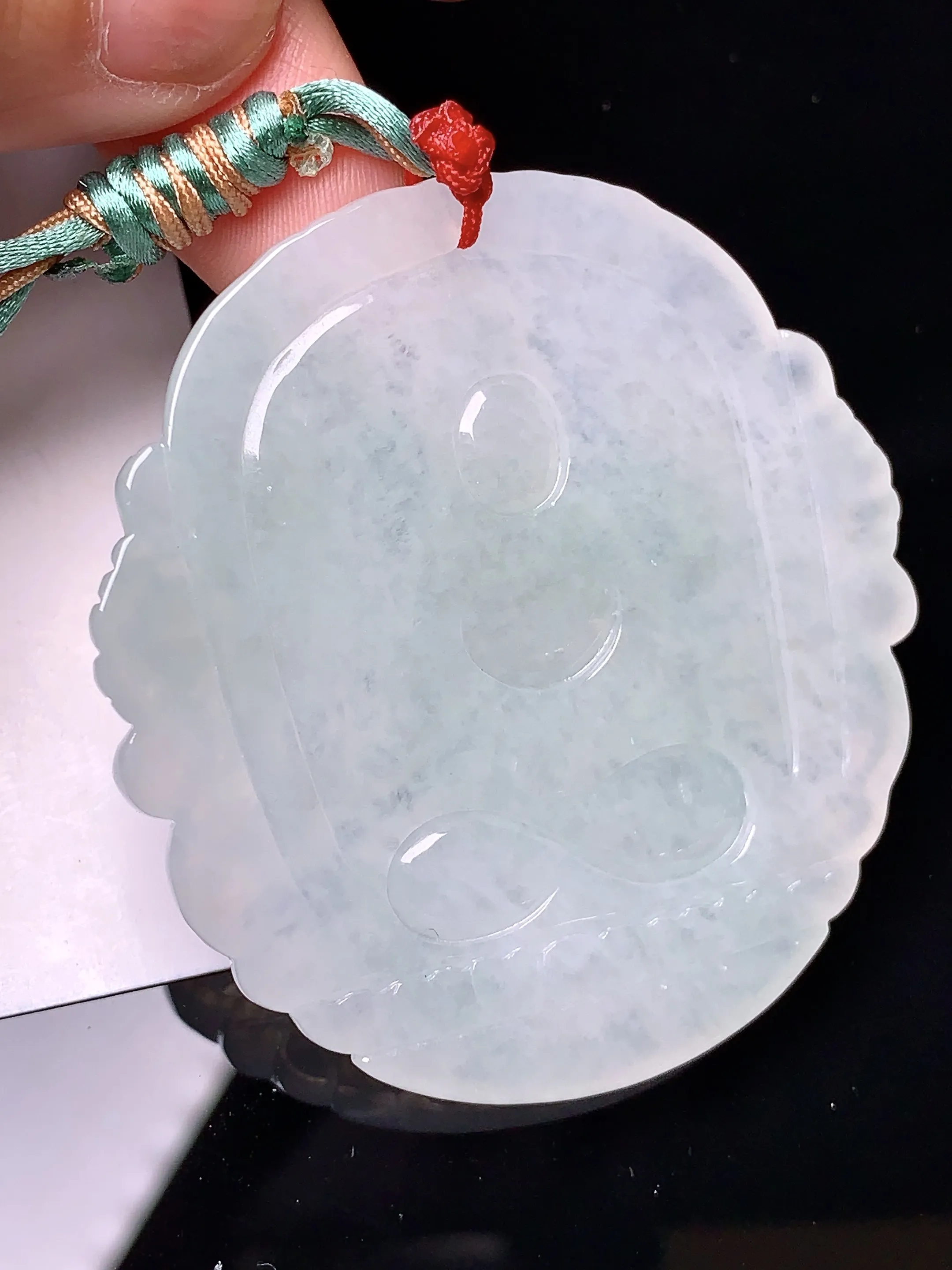 千手观音菩萨吊坠 玉质细腻 色泽清新艳丽 整体尺寸50.6*48.2*5.6