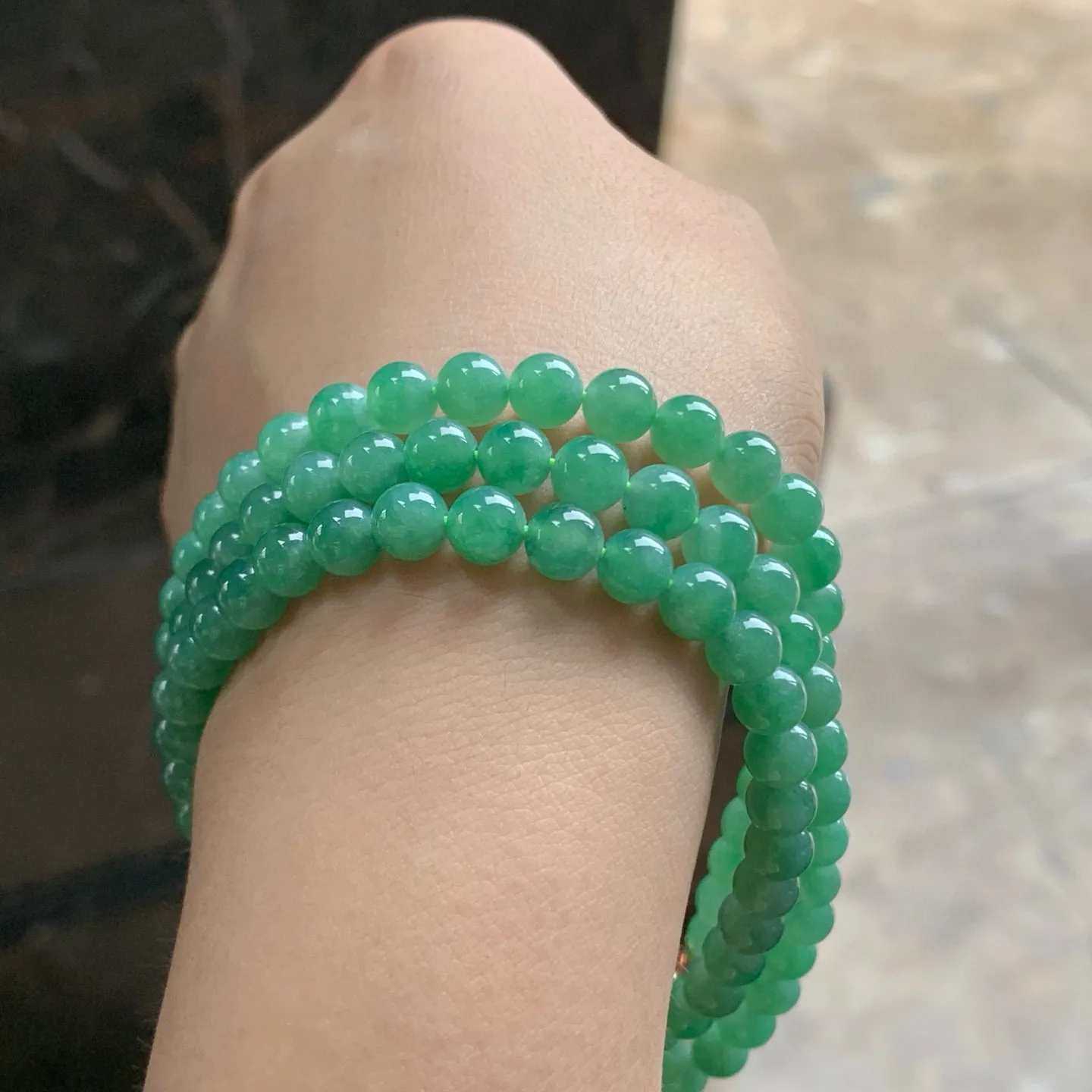 浓绿色珠串^_^颜色鲜艳