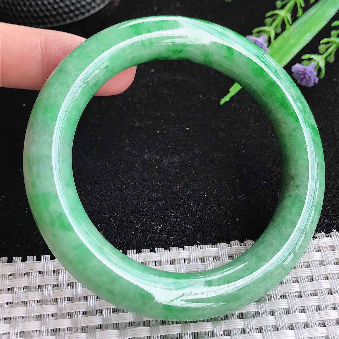 自然光59/11.4/12老坑精美温润辣绿圆条手镯玉镯百搭妈妈款