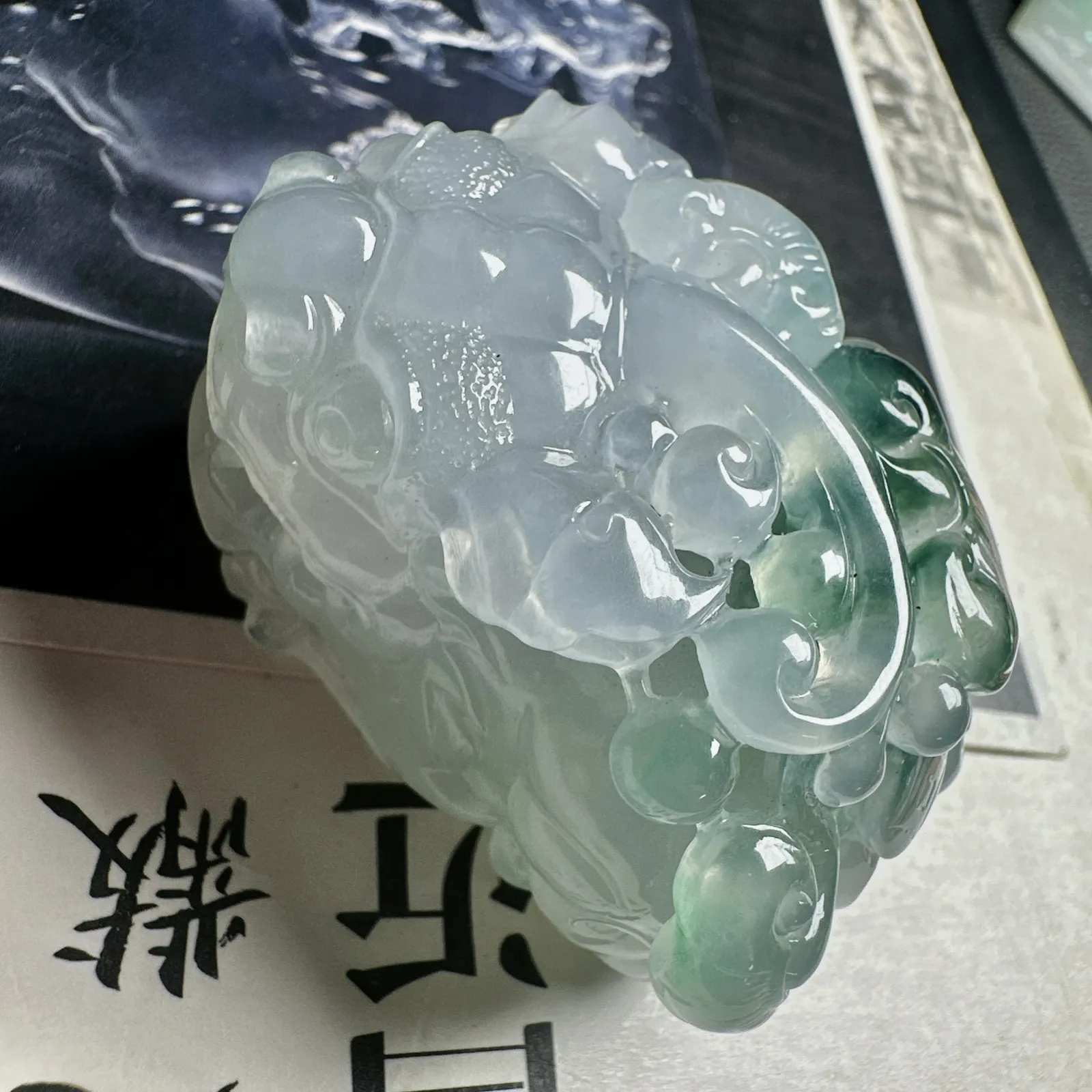 【大貔貅】种水特色兼备的大貔貅，冰感很强烈，更难得的是底子很干净，色泽漂亮，难得好东西。