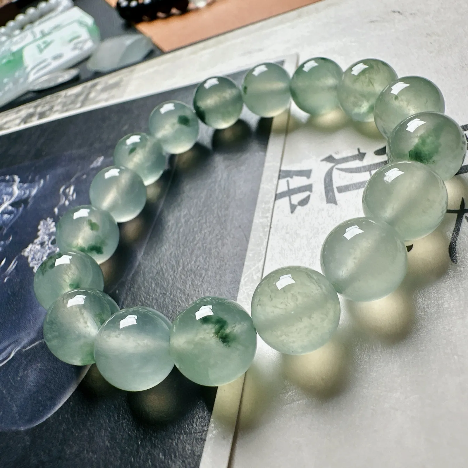 【网红料】飘花手串，正冰种水，质地细腻，冰透闪亮，难得一见。
