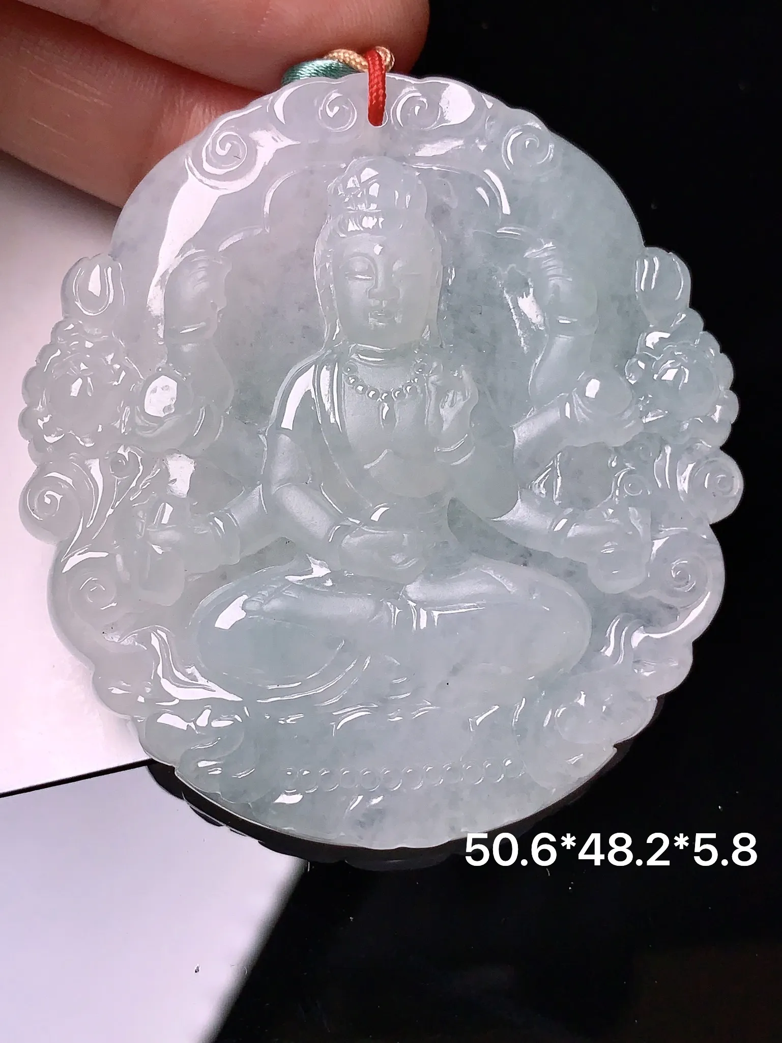 千手观音菩萨吊坠 玉质细腻 色泽清新艳丽 整体尺寸50.6*48.2*5.6