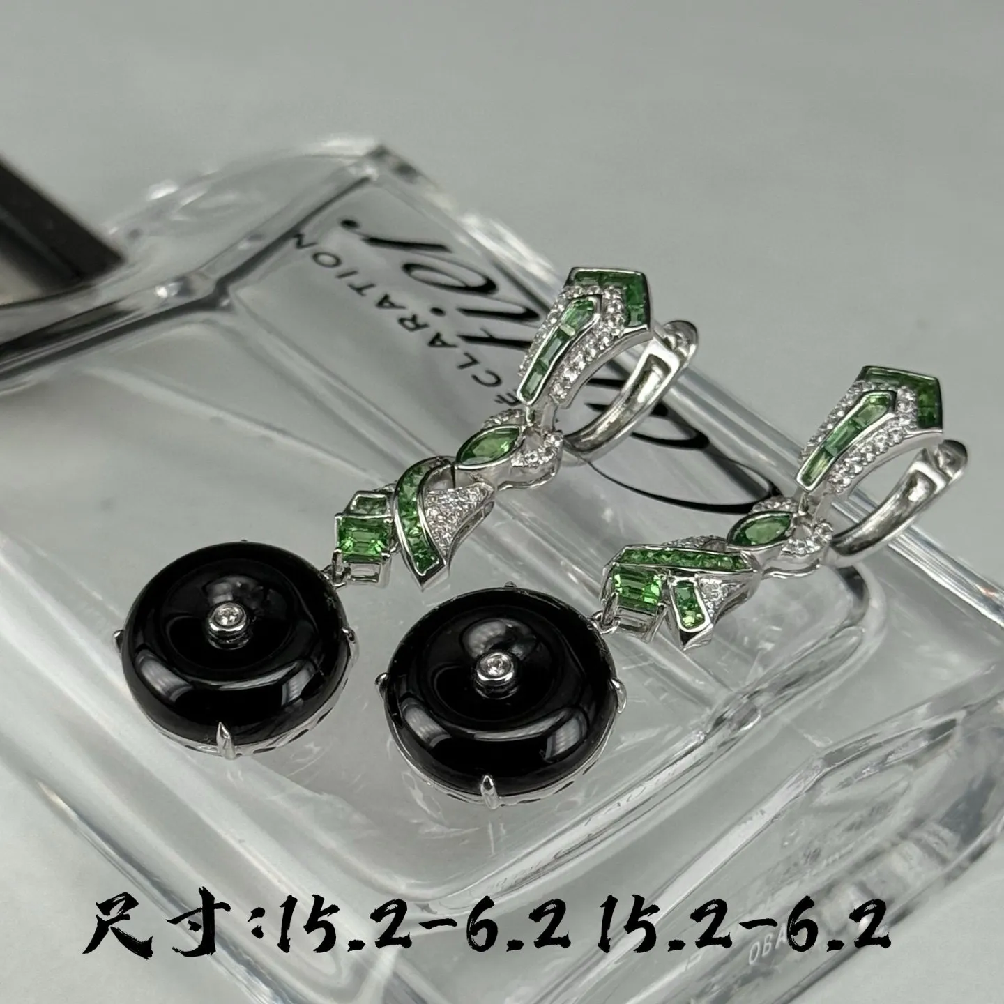 精品18k墨翠平安扣耳坠 种好色正 黑度极好 打灯通透 油性十足 尺寸15.2