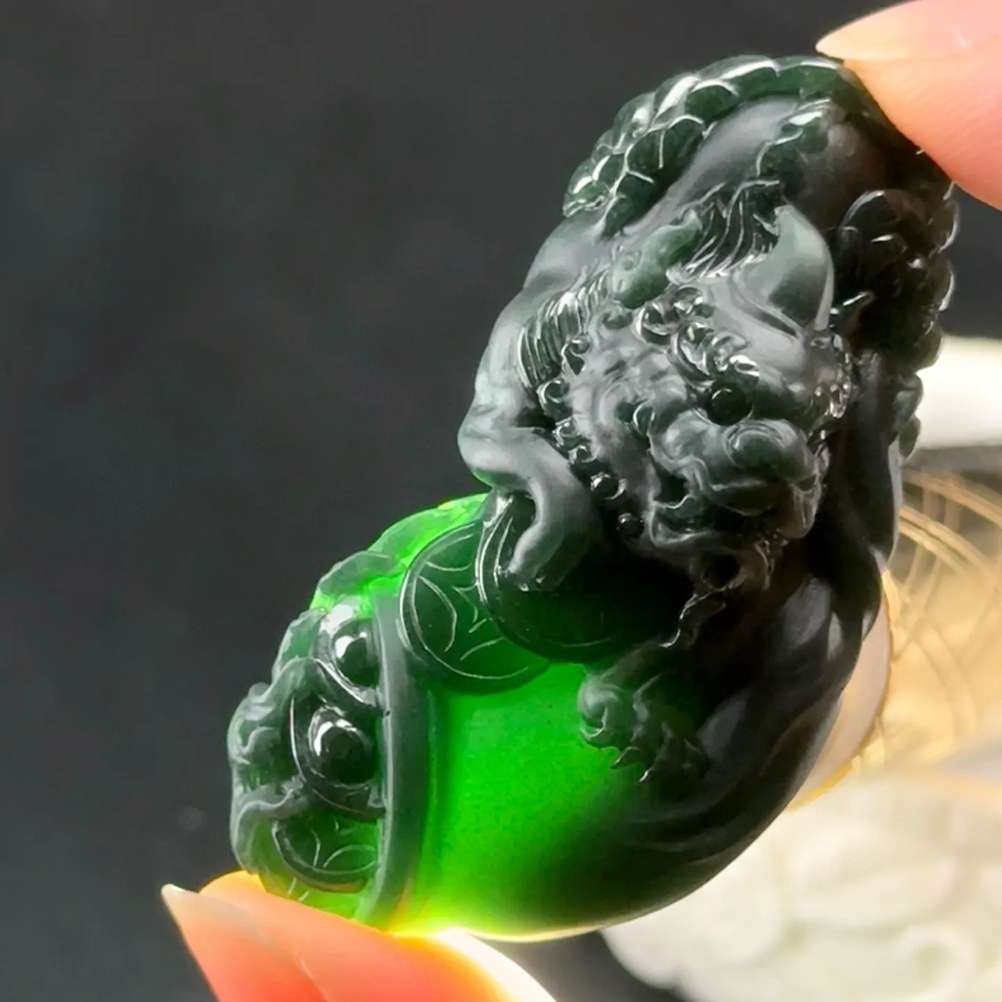 精品墨翠貔貅挂件 种好色正 黑度可以 打灯通透 油性十足 尺寸52.4