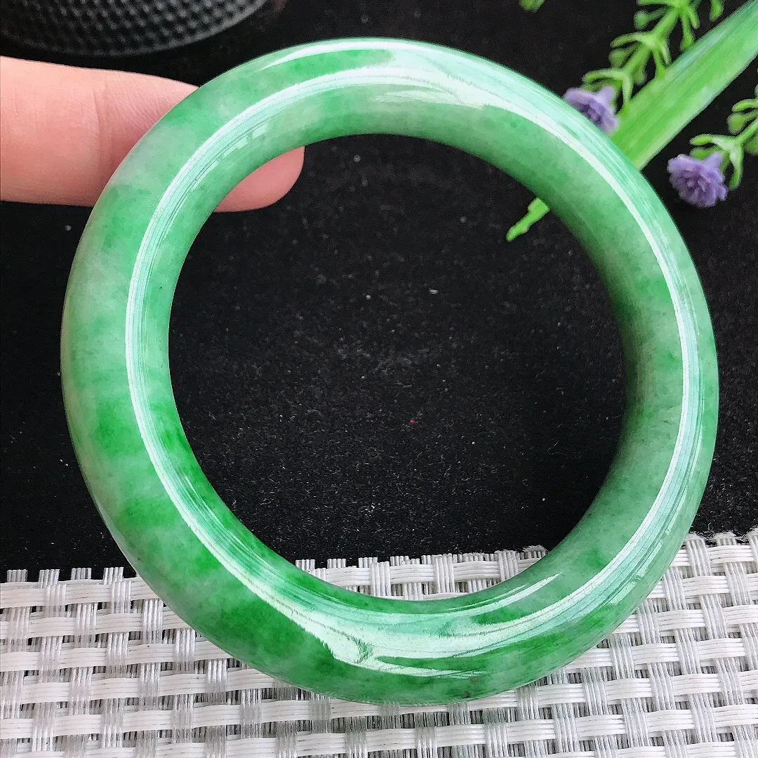 自然光59/11.4/12老坑精美温润辣绿圆条手镯玉镯百搭妈妈款
