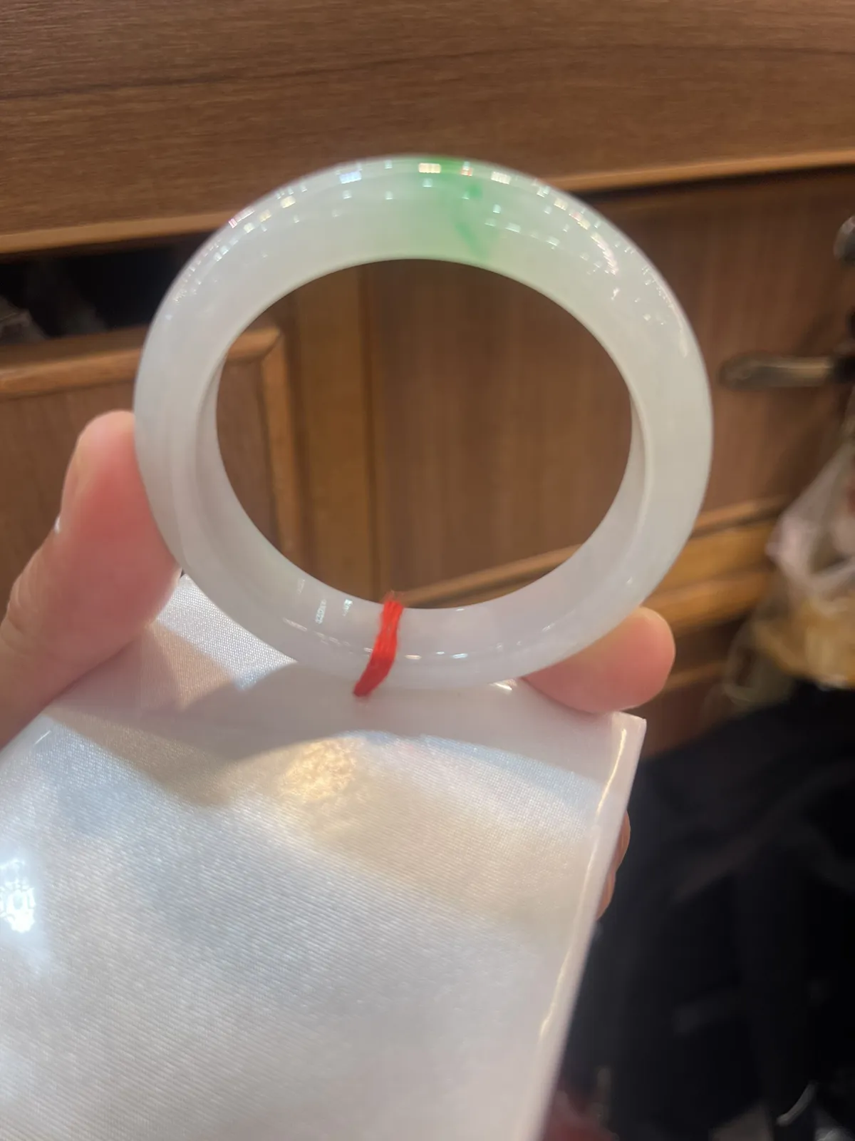 缅甸翡翠A货，正圈正阳绿富贵镯，上手效果非常棒，平平安安：健健康康