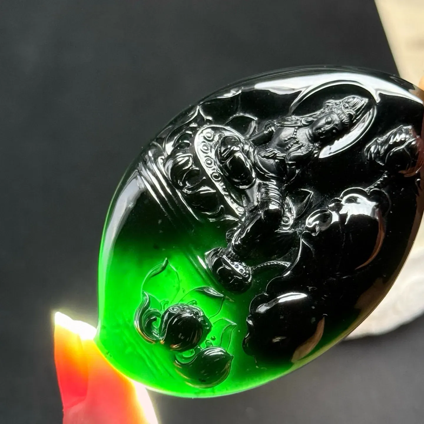墨翠观音 种好色正 黑度极好 打灯通透 油性十足 尺寸67.1