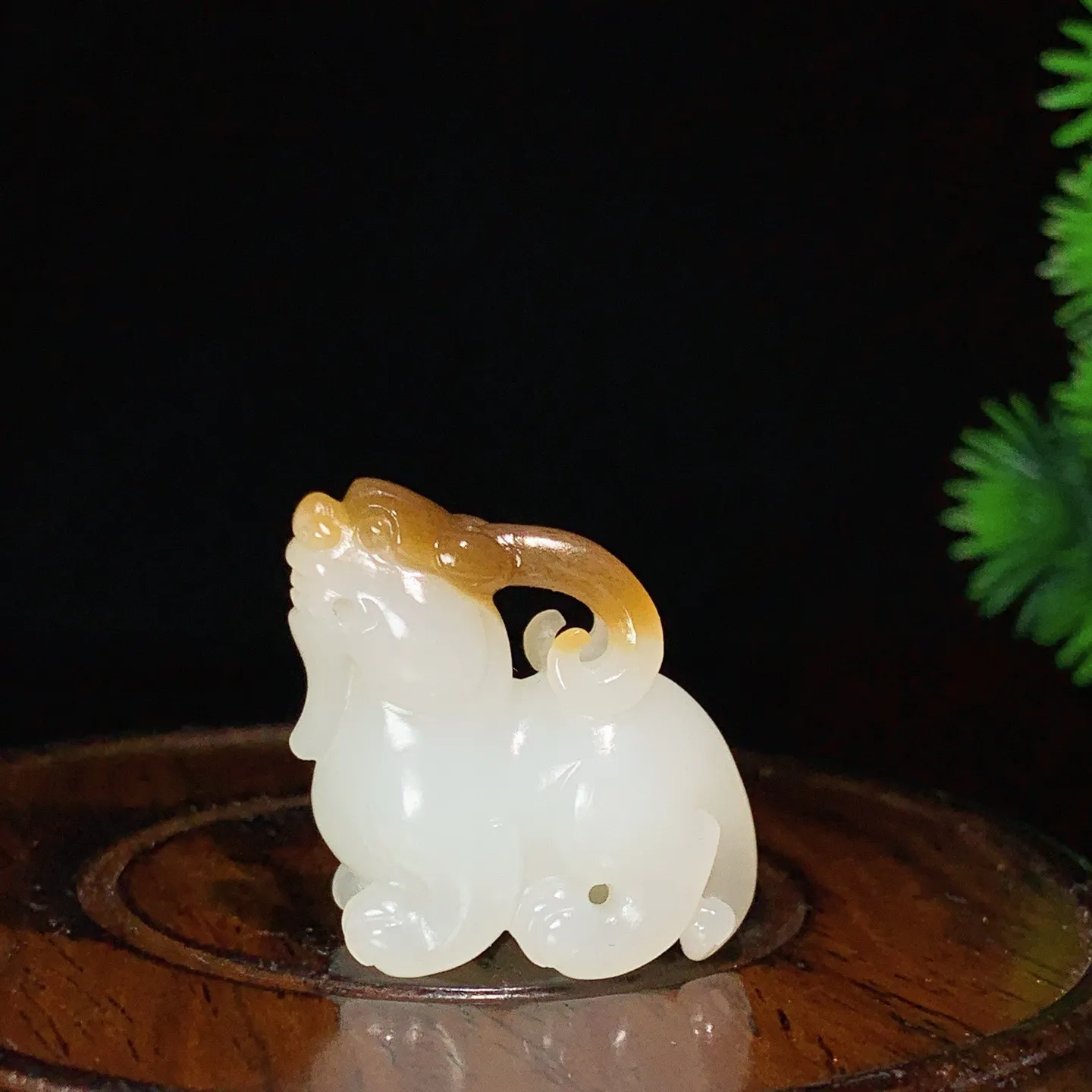 新疆且末糖望天吼招财进宝貔貅挂件。尺寸25/26/28重13克 玉质细腻油润 底色纯净 脂粉好，品质好！lt250730