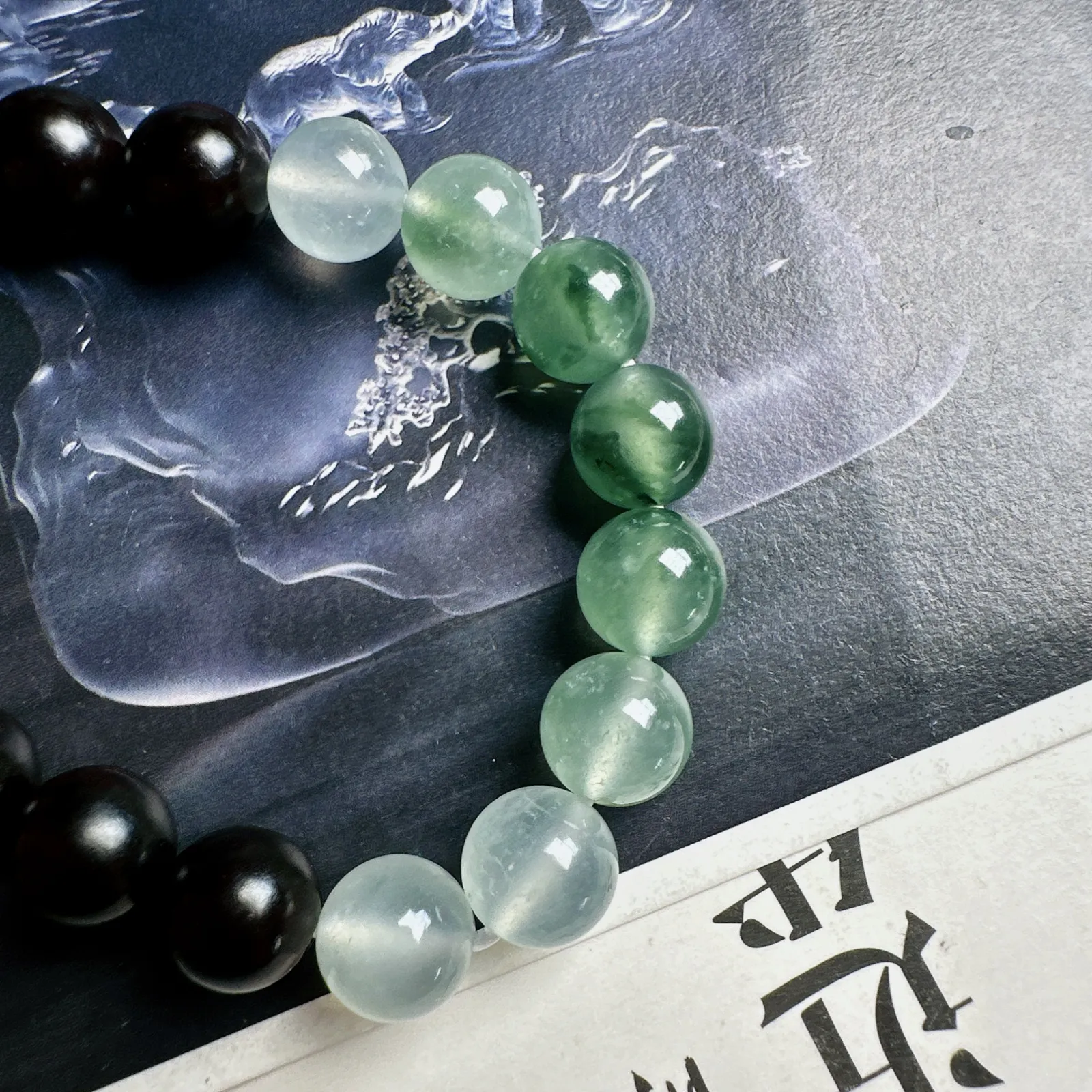 【网红料】冰飘花手串，半串，搭配小叶紫檀，上手佳品。