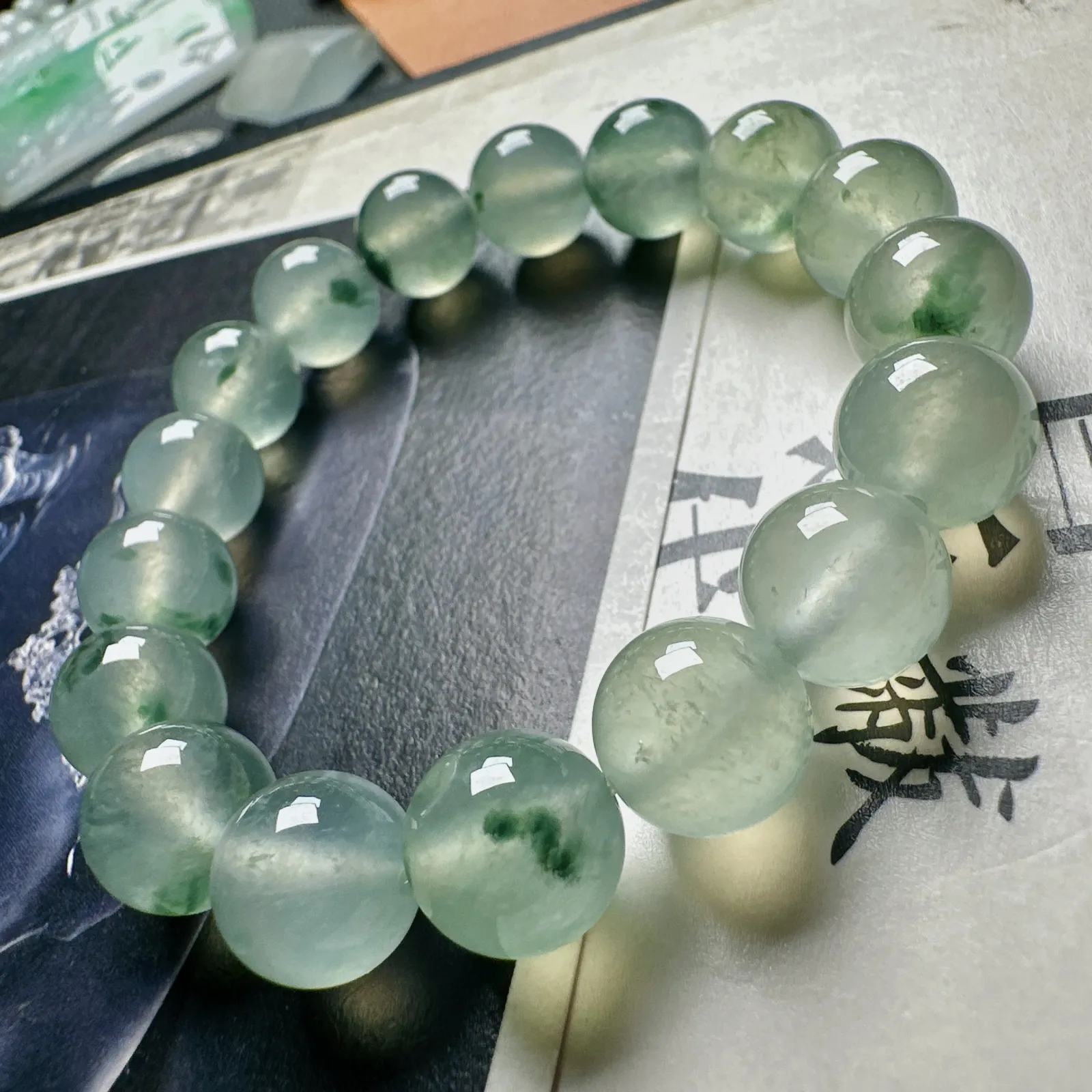 【网红料】飘花手串，正冰种水，质地细腻，冰透闪亮，难得一见。