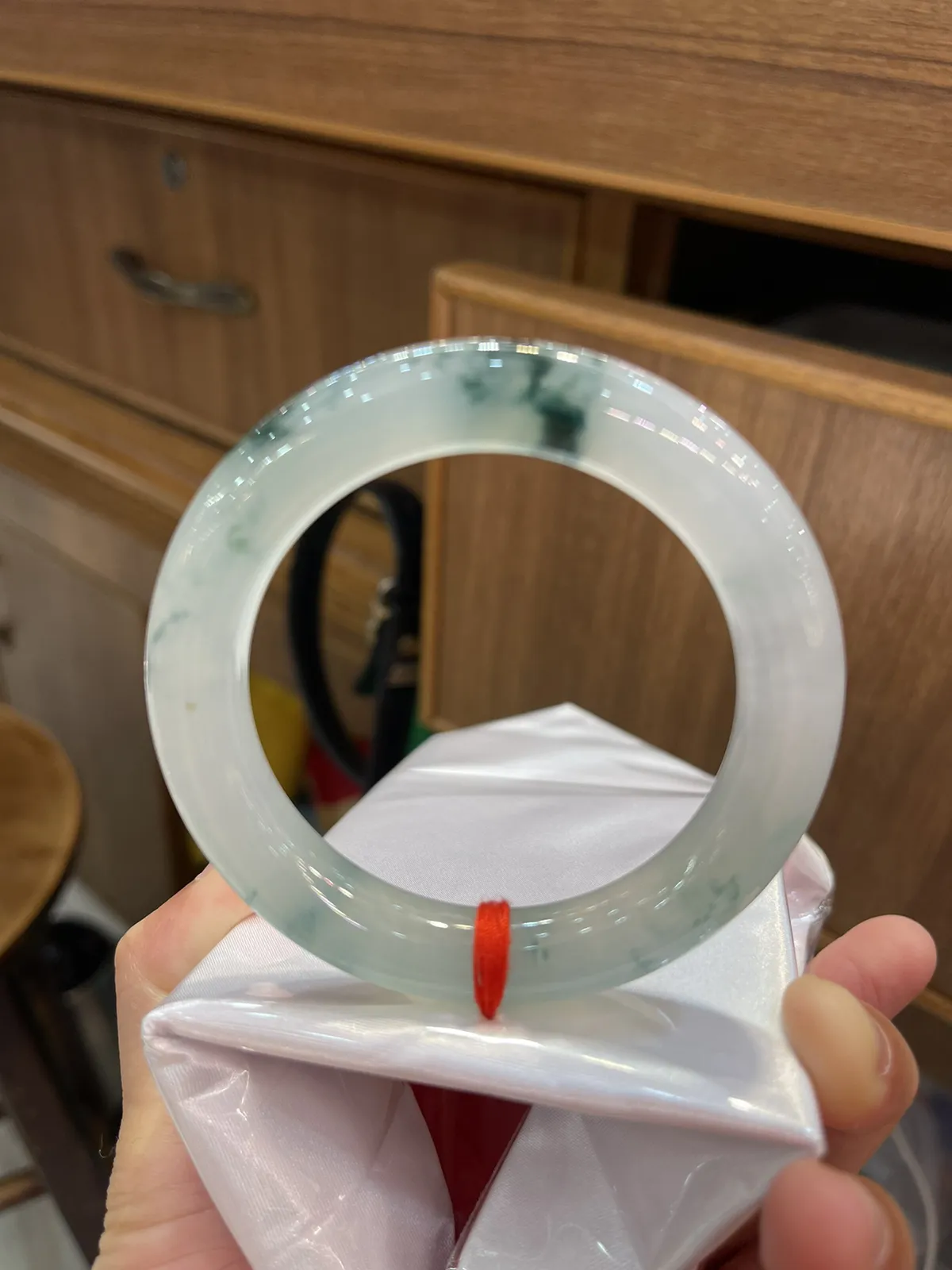 缅甸翡翠A货，冰飘花圆条＇花飘灵动，圆圆满满，上手效果非常美，