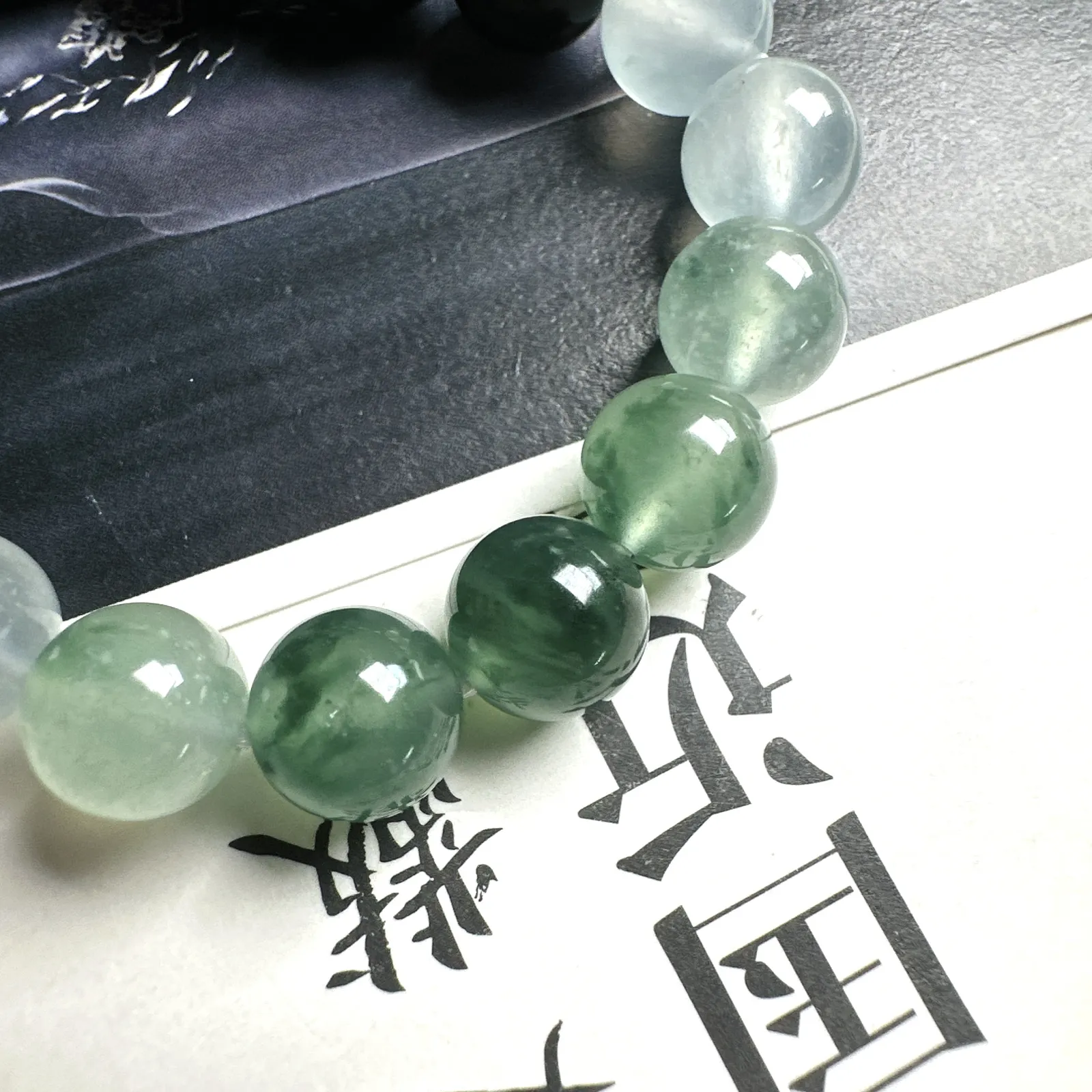 【网红料】冰飘花手串，半串，搭配小叶紫檀，上手佳品。