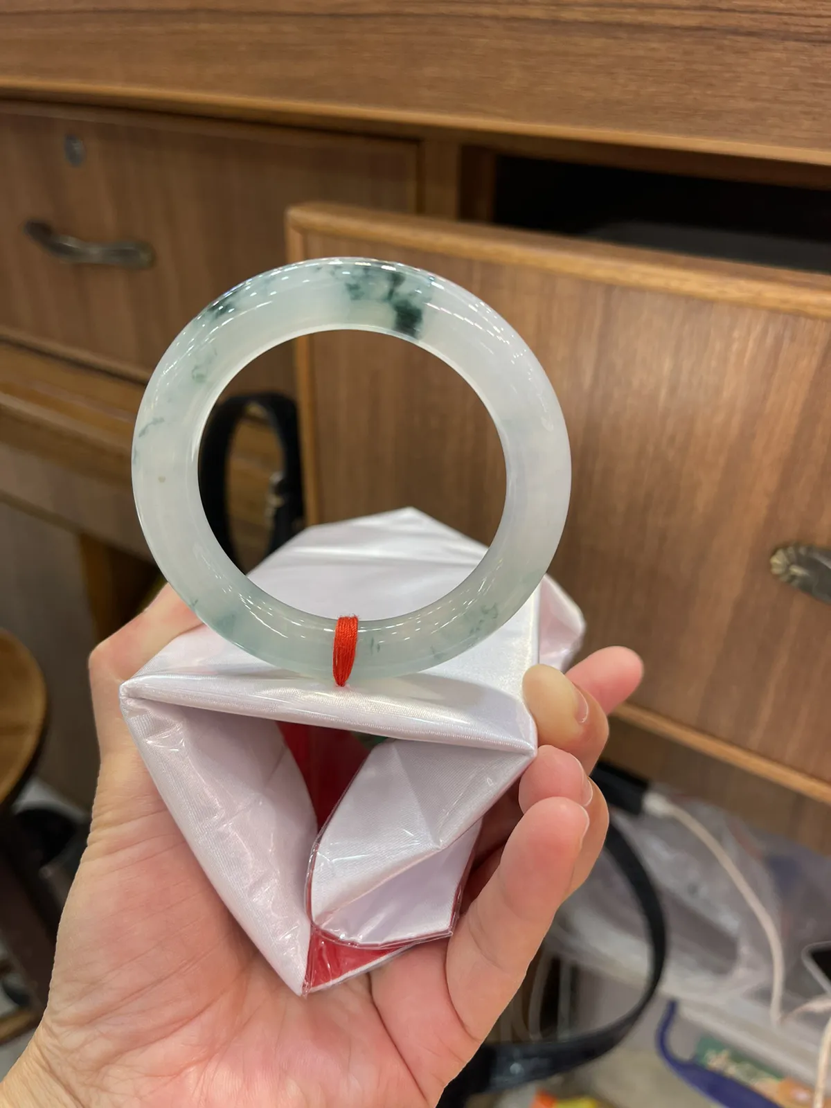 缅甸翡翠A货，冰飘花圆条＇花飘灵动，圆圆满满，上手效果非常美，
