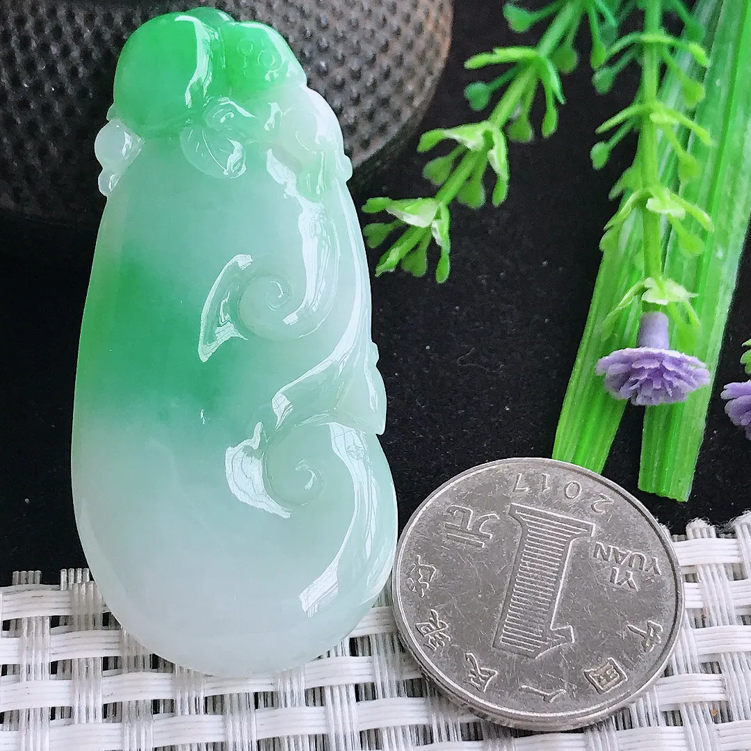 自然光56/26.5/6.3老坑冰润水灵飘阳绿如意吊坠翡翠玉坠