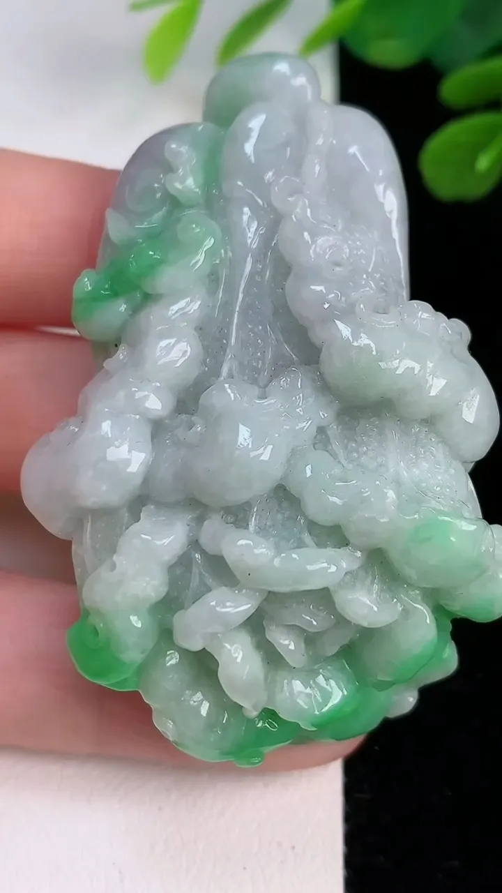 天然A货翡翠白菜吊坠，尺寸60-38.5-21.6，重:54.60g
8月1日