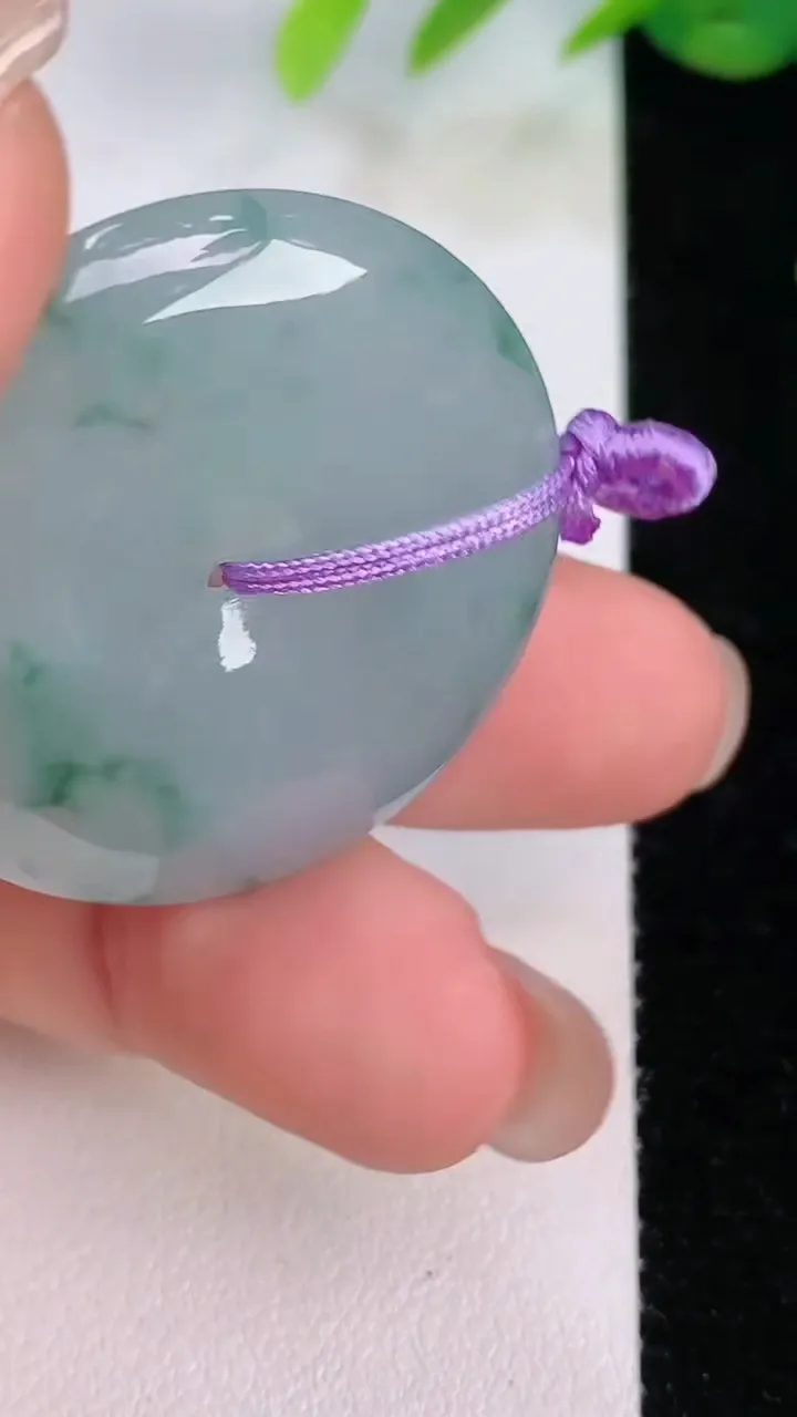 天然A货翡翠冰种飘花平安扣吊坠，尺寸33-6，重量:13.63g
8月1日