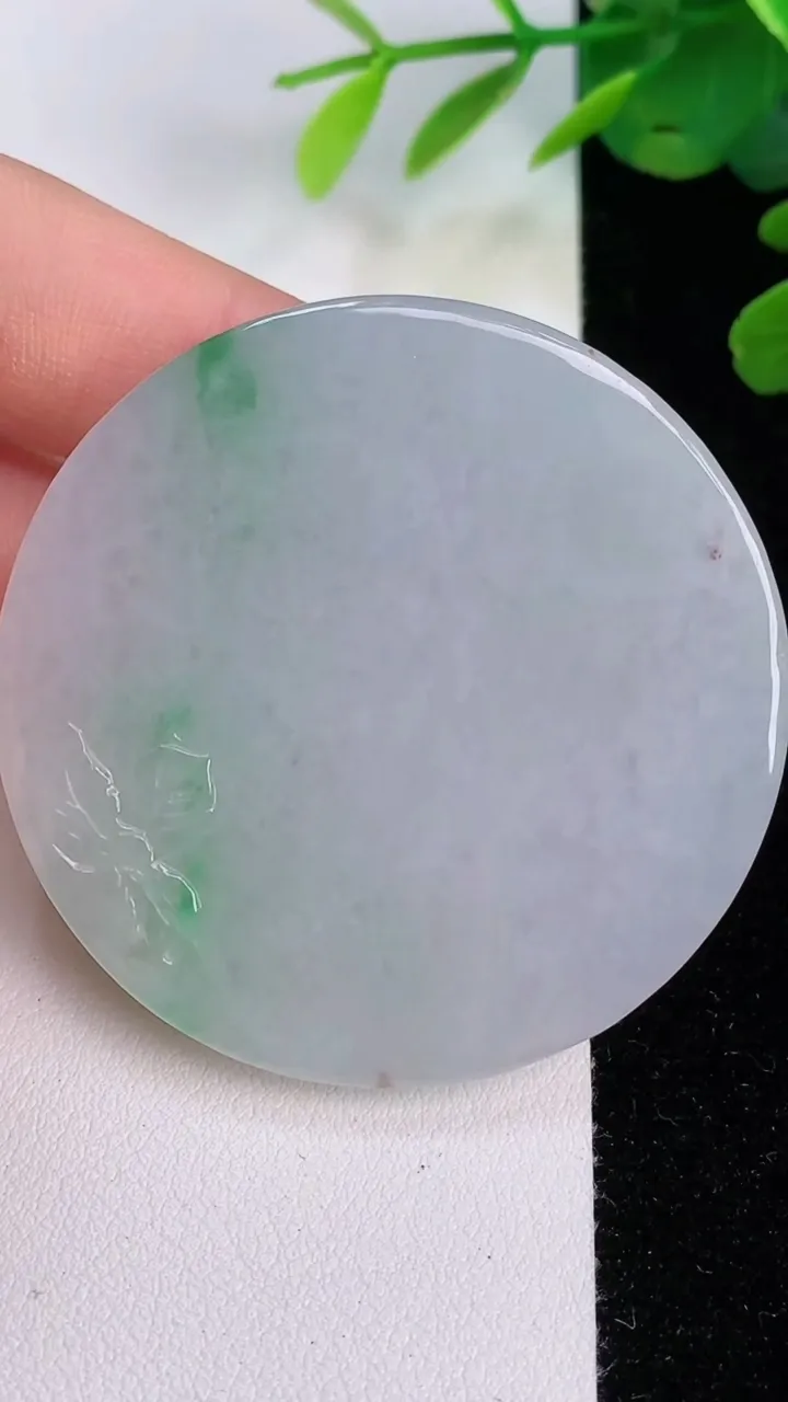 天然A货翡翠花开富贵吊坠，尺寸49-9.8，重量:48.73g
8月1日