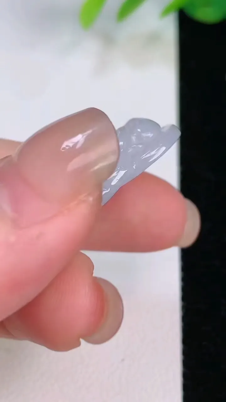 天然A货翡翠布袋佛吊坠，尺寸37.7-16.2-6.2，重量:7.51g
8月1日