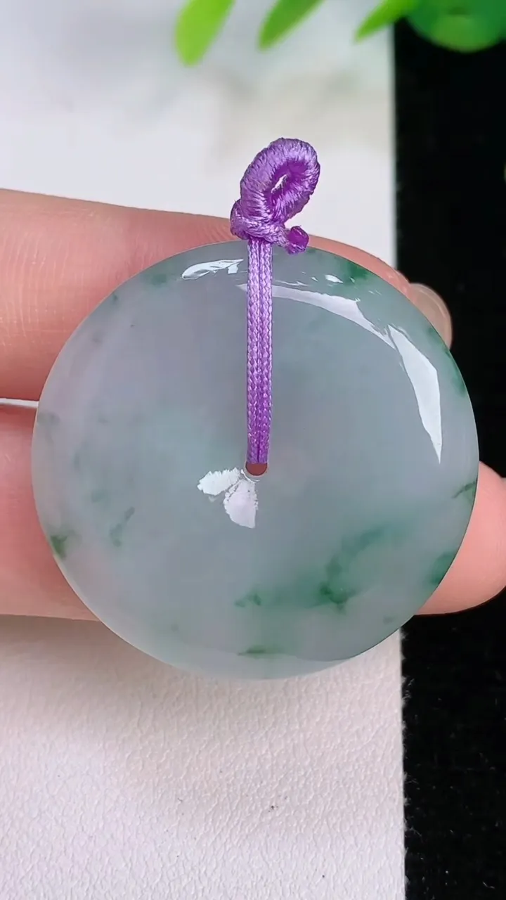 天然A货翡翠冰种飘花平安扣吊坠，尺寸33-6，重量:13.63g
8月1日