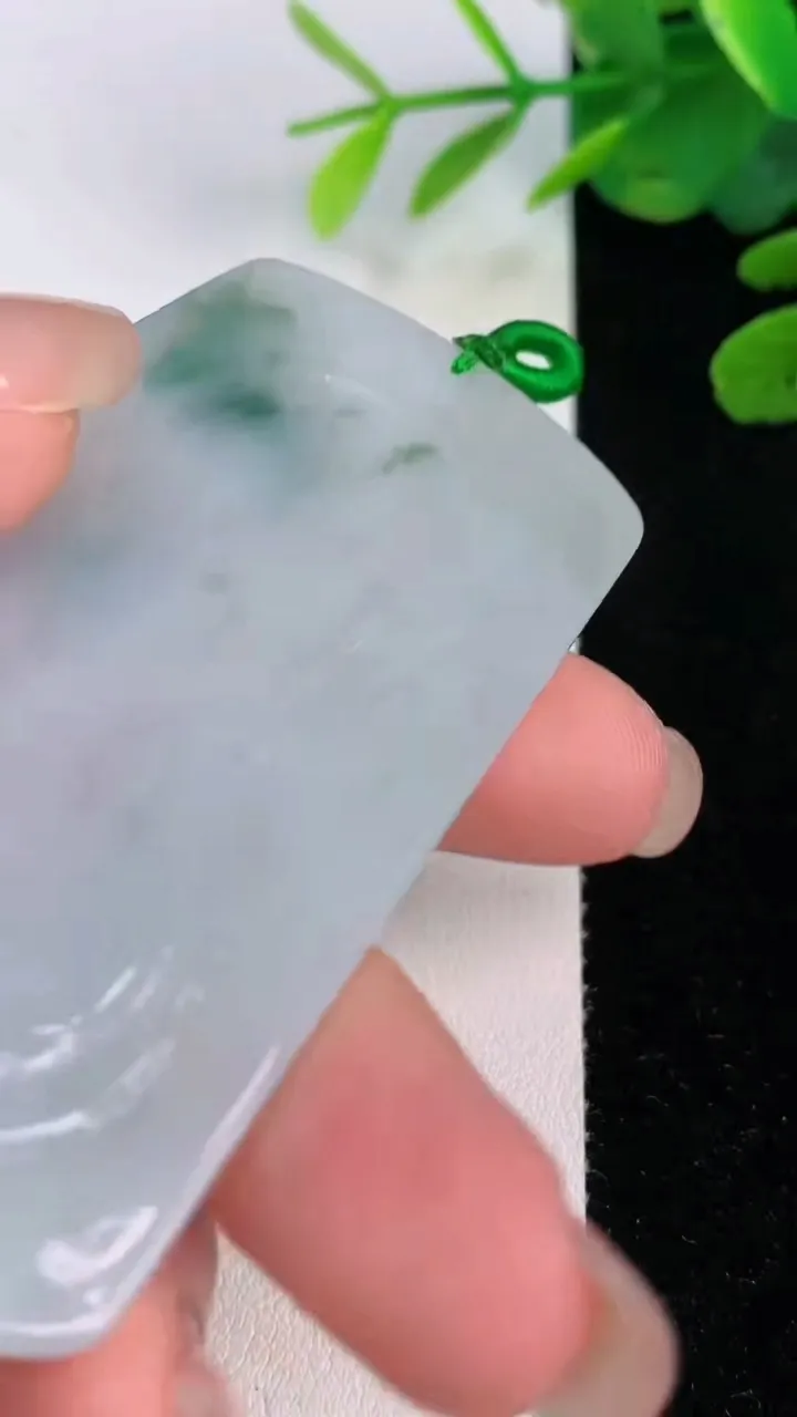 天然A货翡翠飘花祥龙观音菩萨吊坠，尺寸68.5-40.7-5.2，重量:32.88g
8月1日