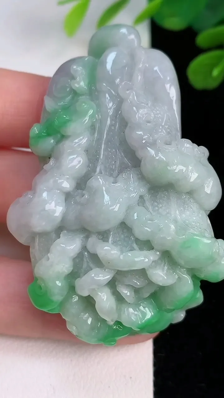 天然A货翡翠白菜吊坠，尺寸60-38.5-21.6，重:54.60g
8月1日