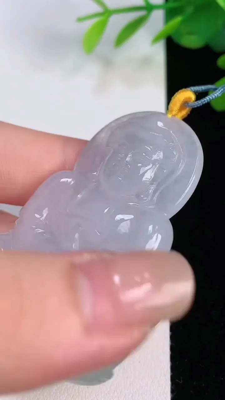 天然A货翡翠正装观音菩萨吊坠，尺寸53-38.4-5.6，重量:19.38g
8月1日