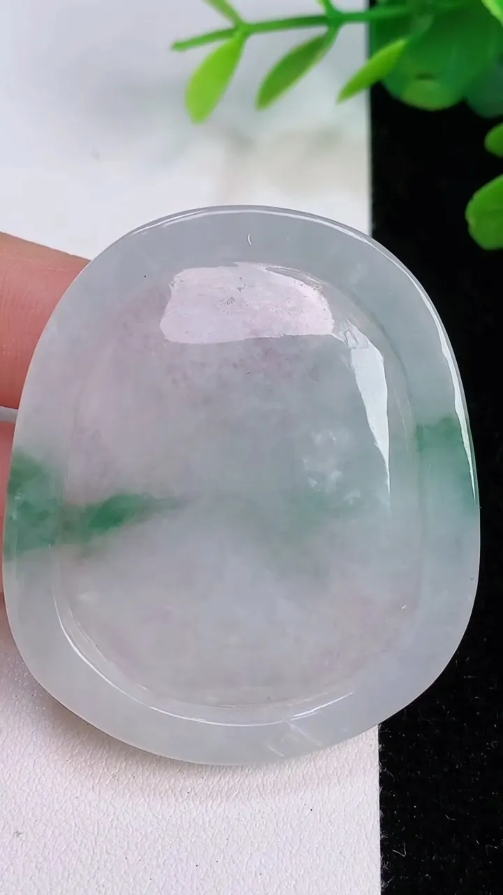天然A货翡翠冰种飘花生肖猴吊坠，尺寸51-43.7-6.3，重量:25.38g
8月1日