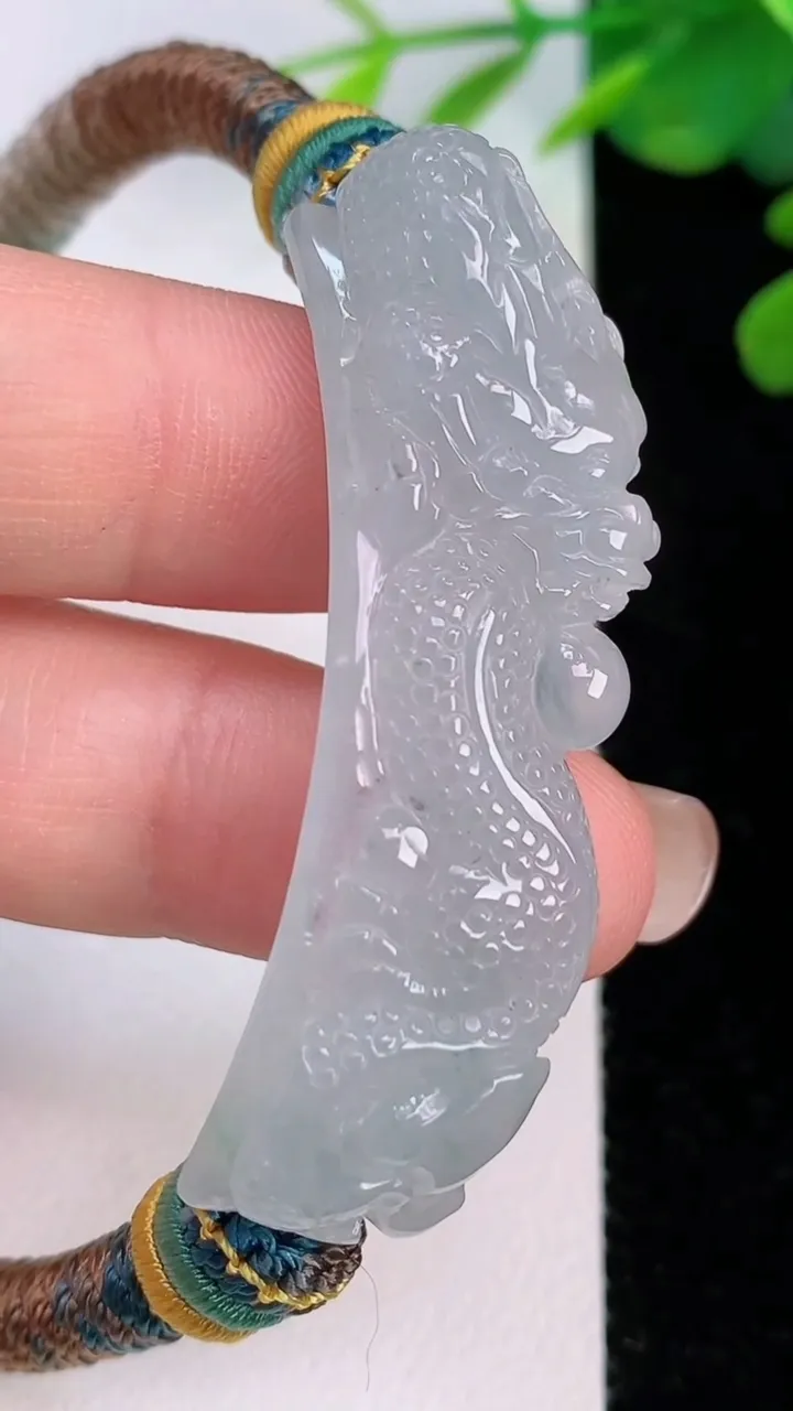 天然A货翡翠龙手牌手绳，尺寸48-12.8-9.4，重量:25.16g
8月1日
