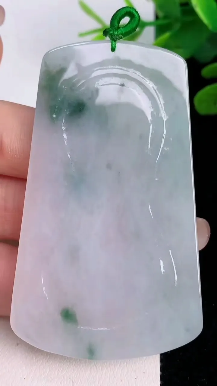 天然A货翡翠飘花祥龙观音菩萨吊坠，尺寸68.5-40.7-5.2，重量:32.88g
8月1日