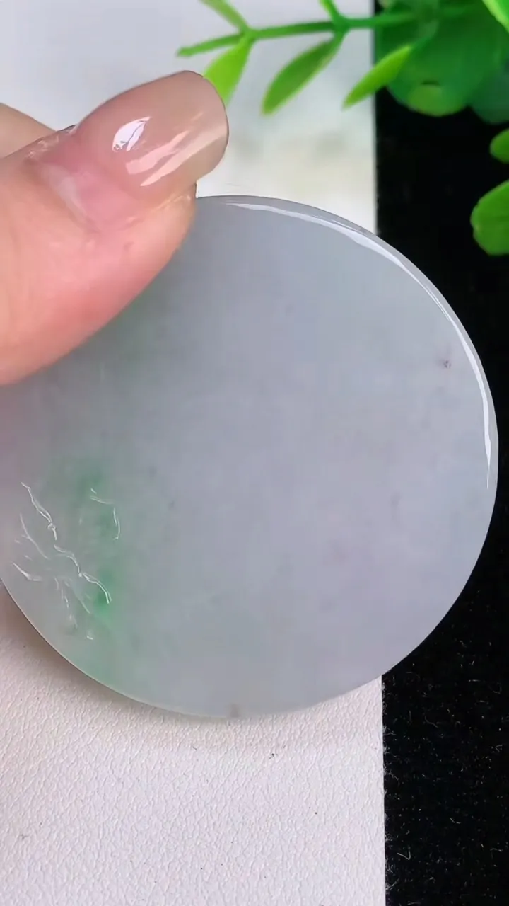 天然A货翡翠花开富贵吊坠，尺寸49-9.8，重量:48.73g
8月1日
