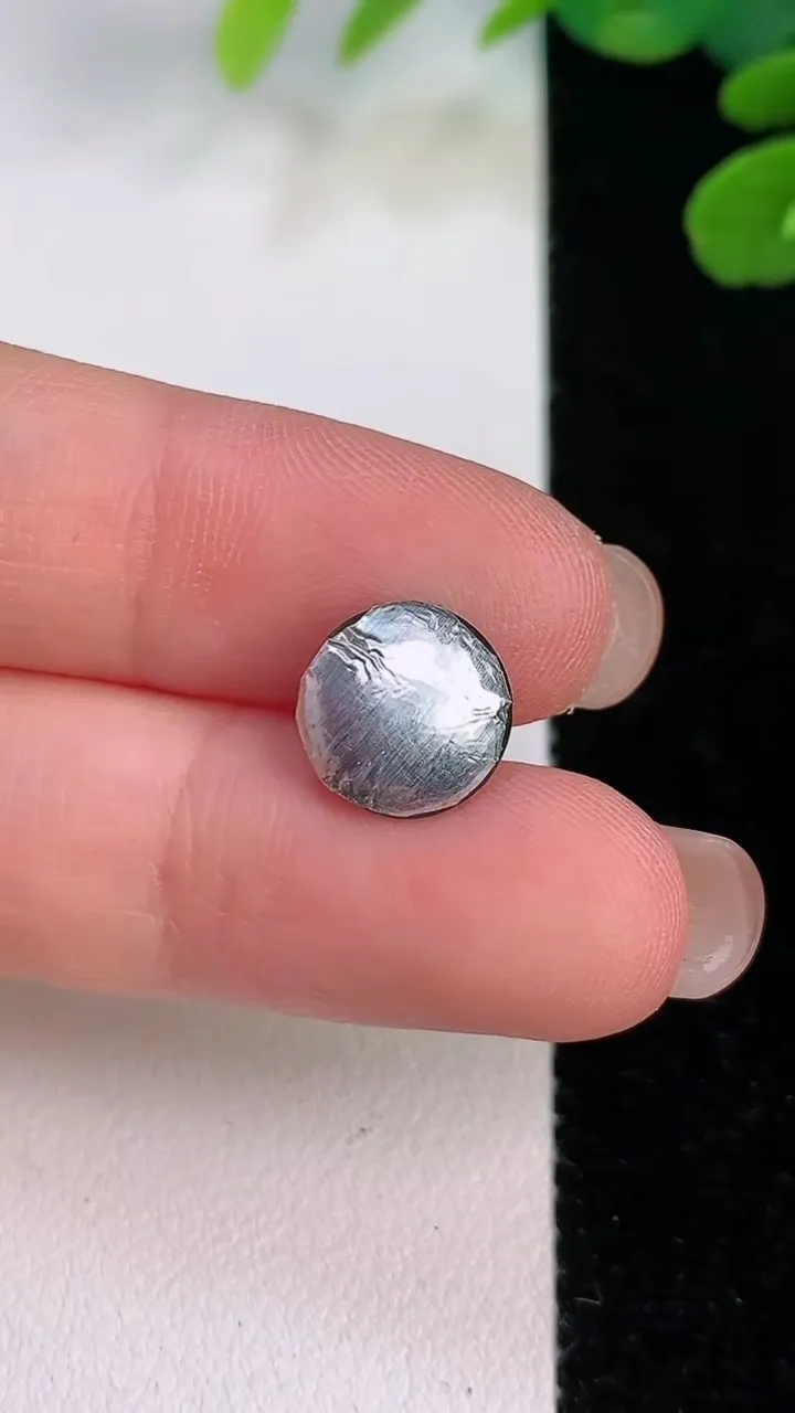 天然A货翡翠蛋面镶嵌件，尺寸10-4，重:0.67g
8月1日