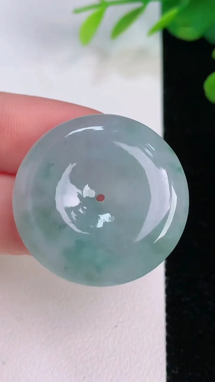 天然A货翡翠飘花平安扣吊坠，尺寸30-6.3，重量:12.07g
8月1日