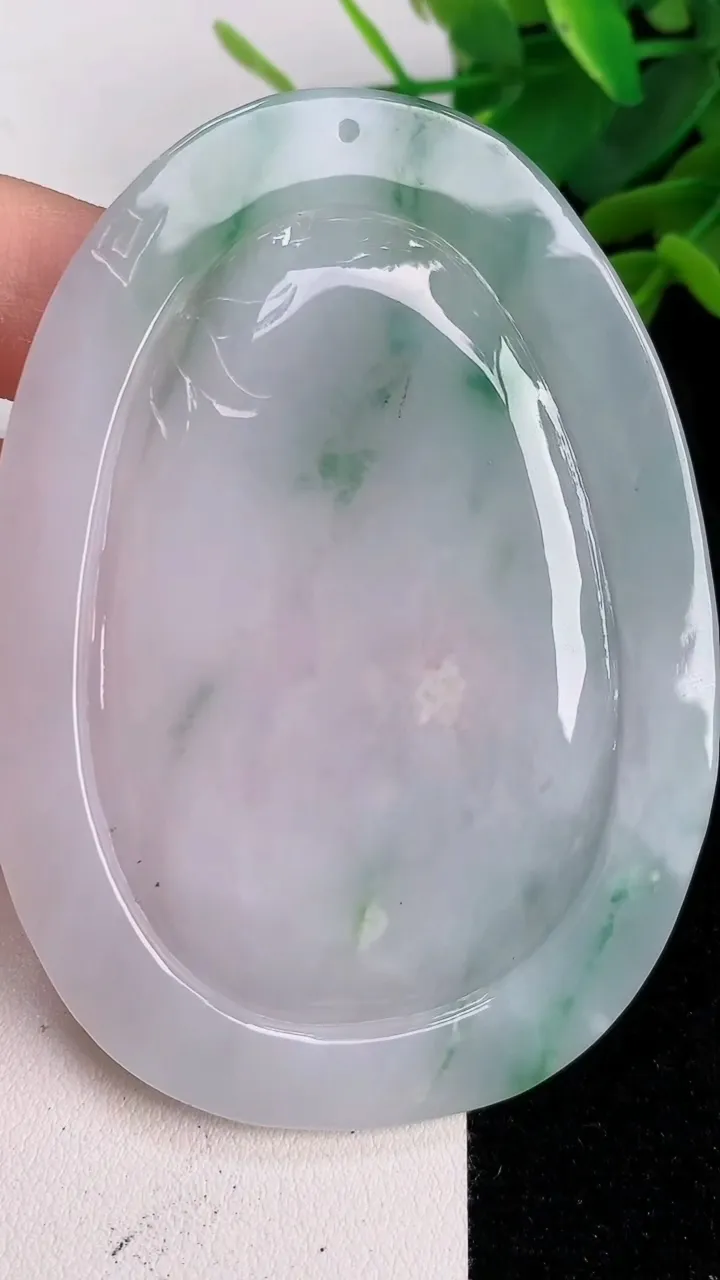 天然A货翡翠飘花山水观音菩萨吊坠，尺寸76-54.3-5，重:47.22g
8月1日