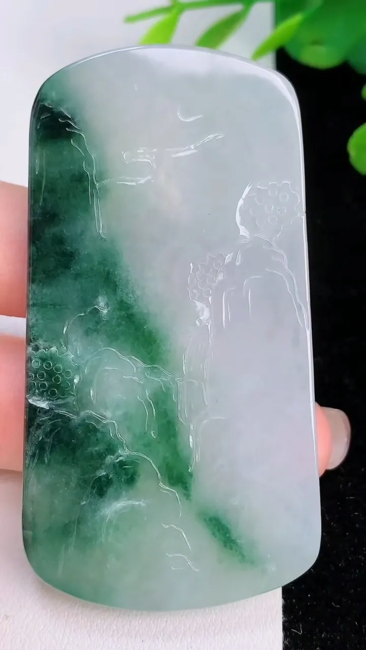 天然A货翡翠冰种飘花观音菩萨吊坠，尺寸66.2-35.4-5.4，重量:32.48g
8月1日