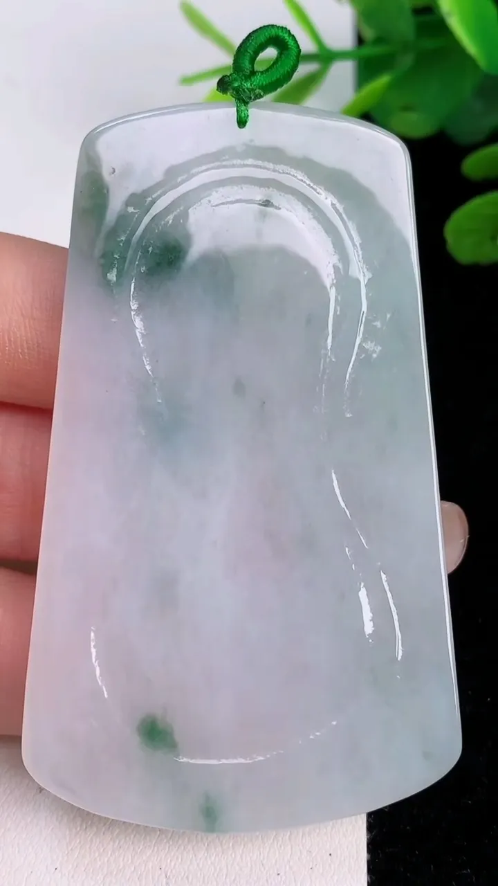 天然A货翡翠飘花祥龙观音菩萨吊坠，尺寸68.5-40.7-5.2，重量:32.88g
8月1日