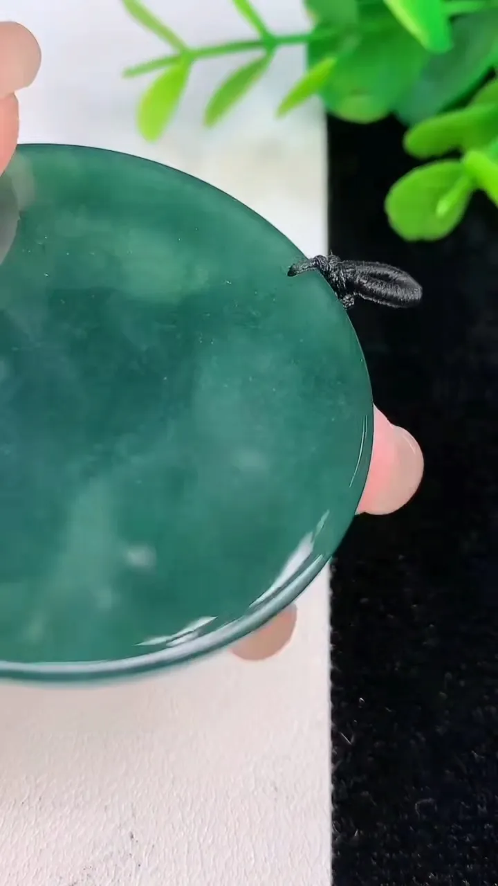天然A货翡翠蓝水观音菩萨吊坠，尺寸51.5-5.5，重:29.69g
8月1日
