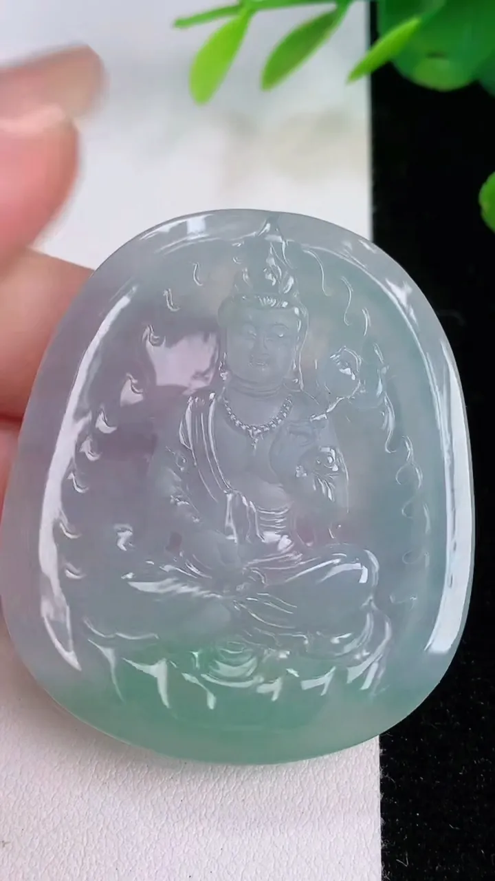天然A货翡翠大势至观音菩萨吊坠，尺寸49.4-41.6-4.8，重量:21.87g
8月2日