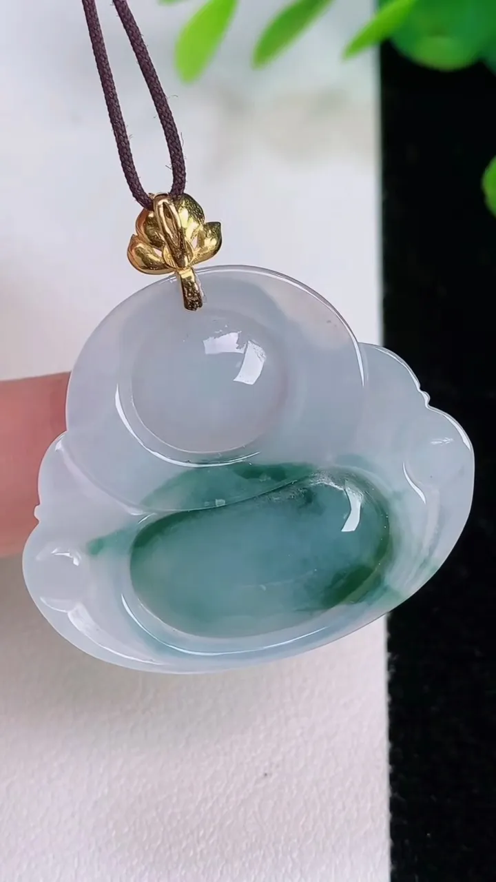 天然A货翡翠种飘花佛公吊坠，尺寸29.8-34-6，重量:8.53g
8月2日