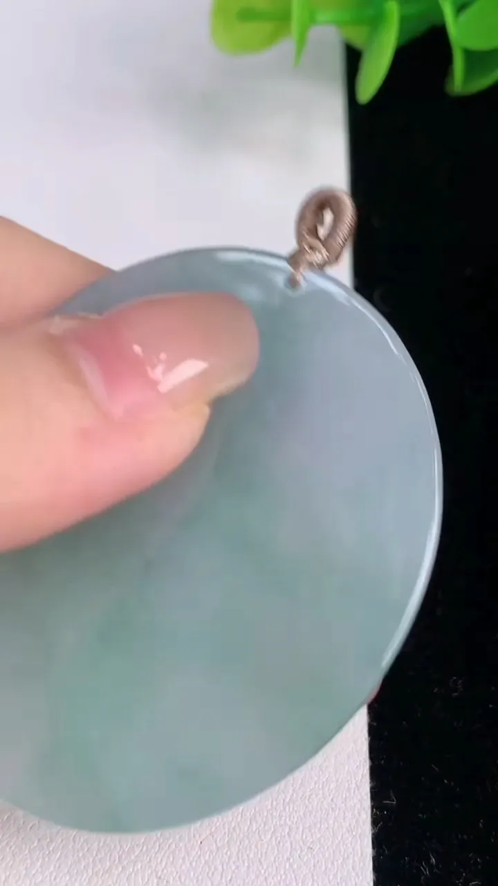 天然A货翡翠观音菩萨吊坠，尺寸51.2-43.6-5.2，重量:24.09g
8月2日