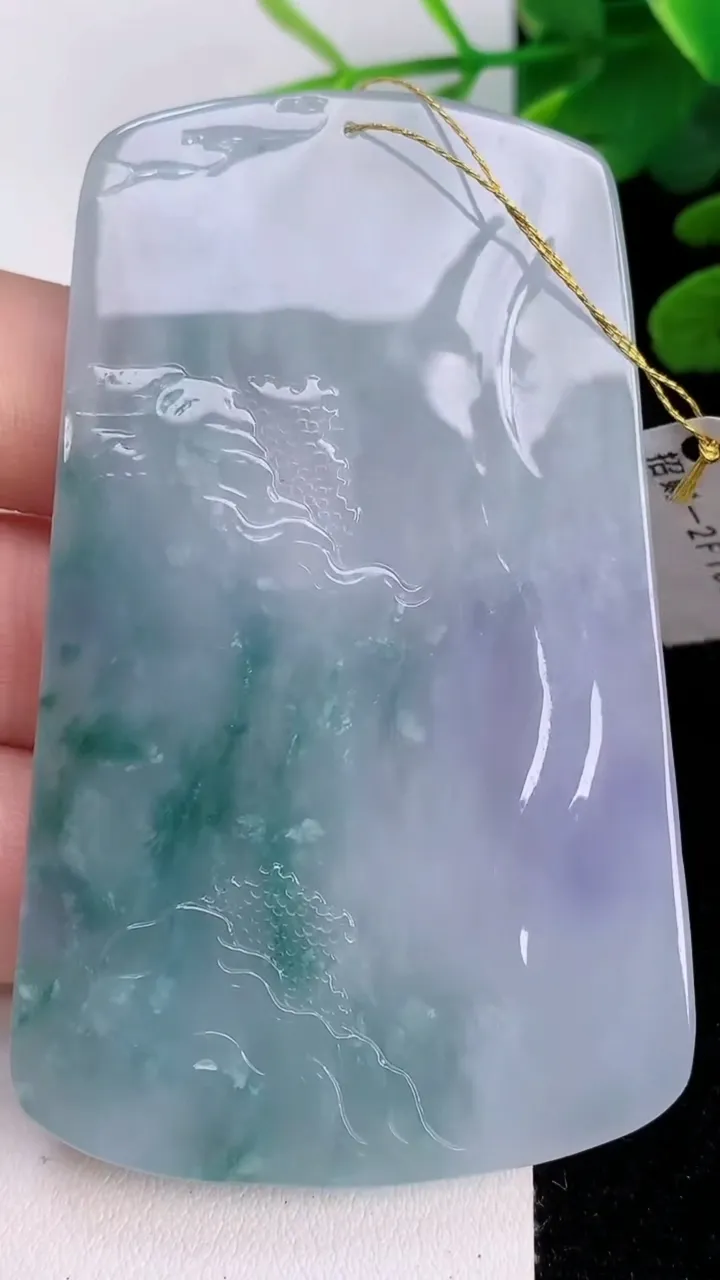 天然A货翡翠紫罗兰飘花山水观音菩萨吊坠，尺寸72-44-5.3，重量:40.16g
8月2日