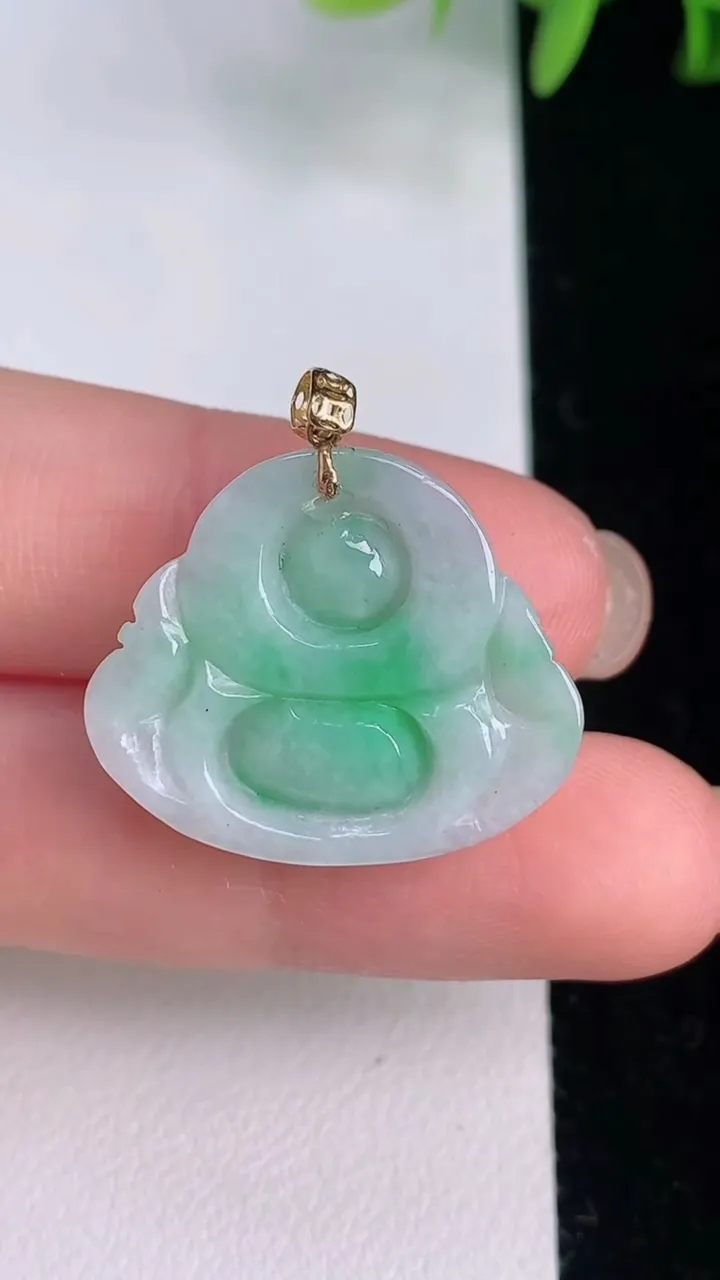 天然A货翡翠佛公吊坠，尺寸21-24.4-6，重量:4.27g
8月2日