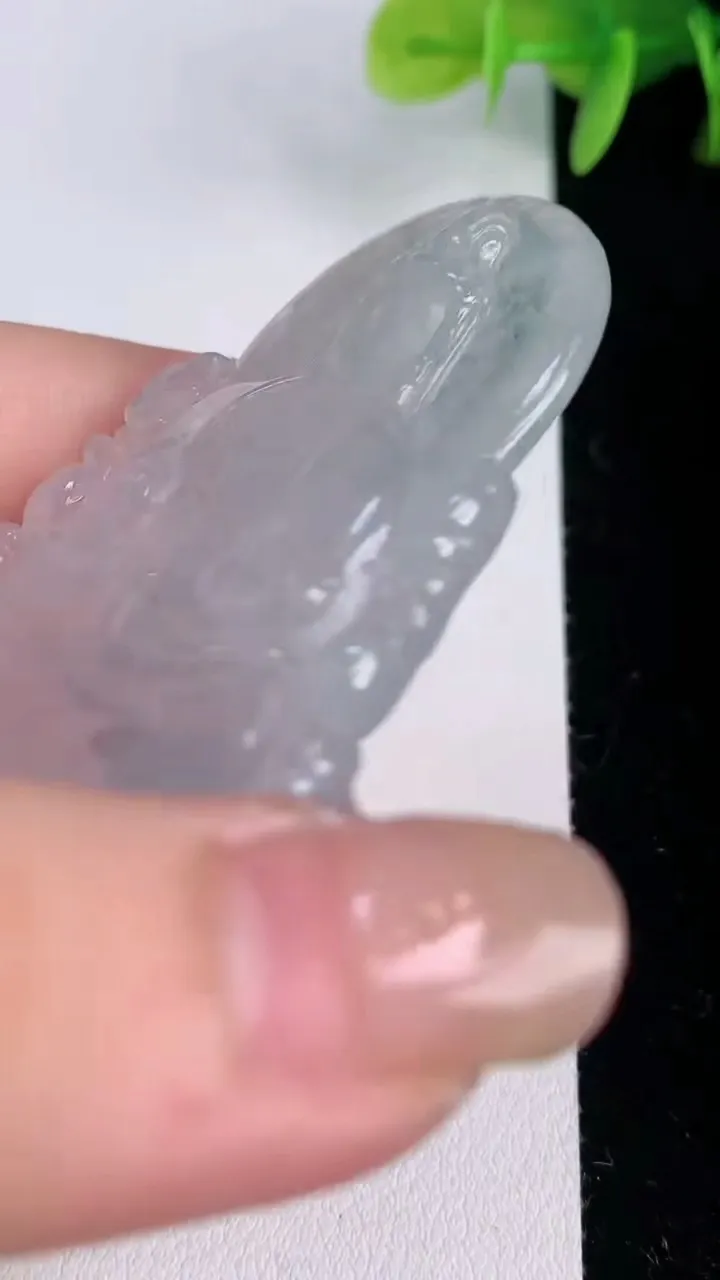 天然A货翡翠观音菩萨吊坠，尺寸65-37-5，重量:26.37g
8月2日