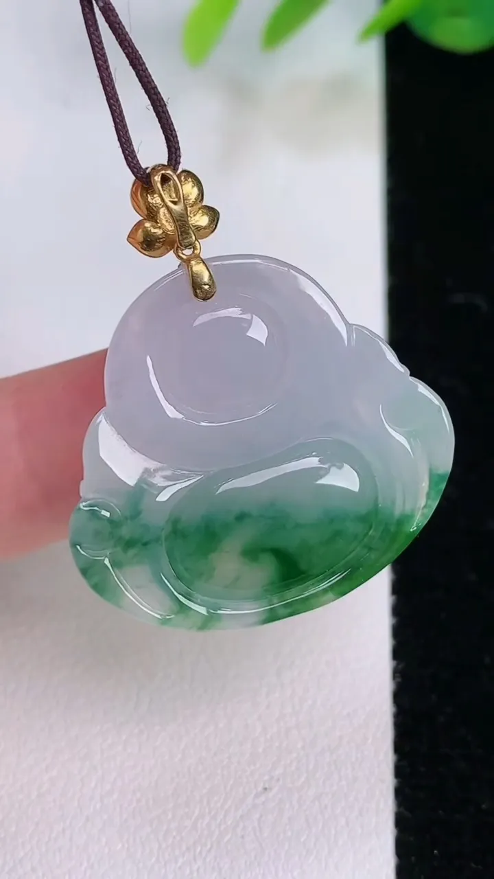 天然A货翡翠种飘花佛公吊坠，尺寸27-29-6.6，重量:7.68g
8月2日