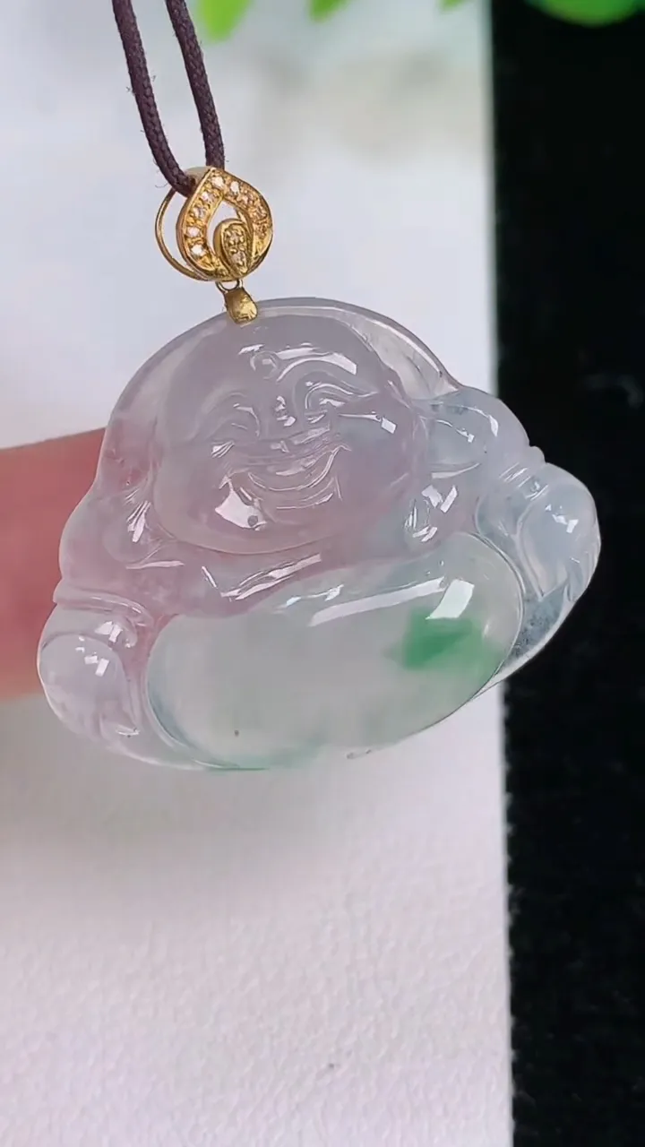 天然A货翡翠种飘花佛公吊坠，尺寸25-30-5，重量:6.12g
8月2日