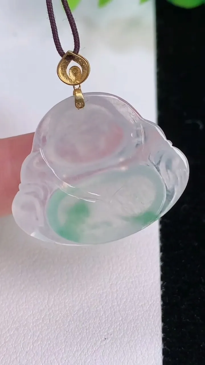 天然A货翡翠种飘花佛公吊坠，尺寸25-30-5，重量:6.12g
8月2日
