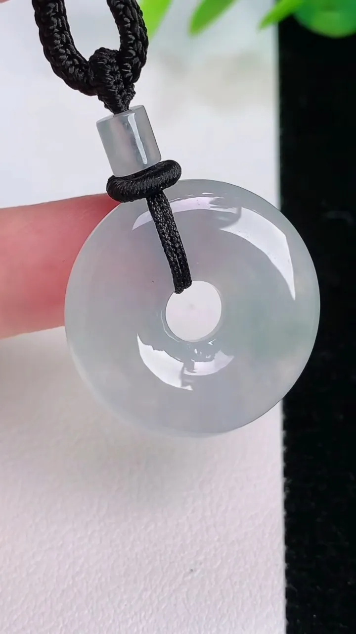 天然A货翡翠平安环 甜甜圈吊坠，尺寸25.6-6，重量:11.50g
8月2日